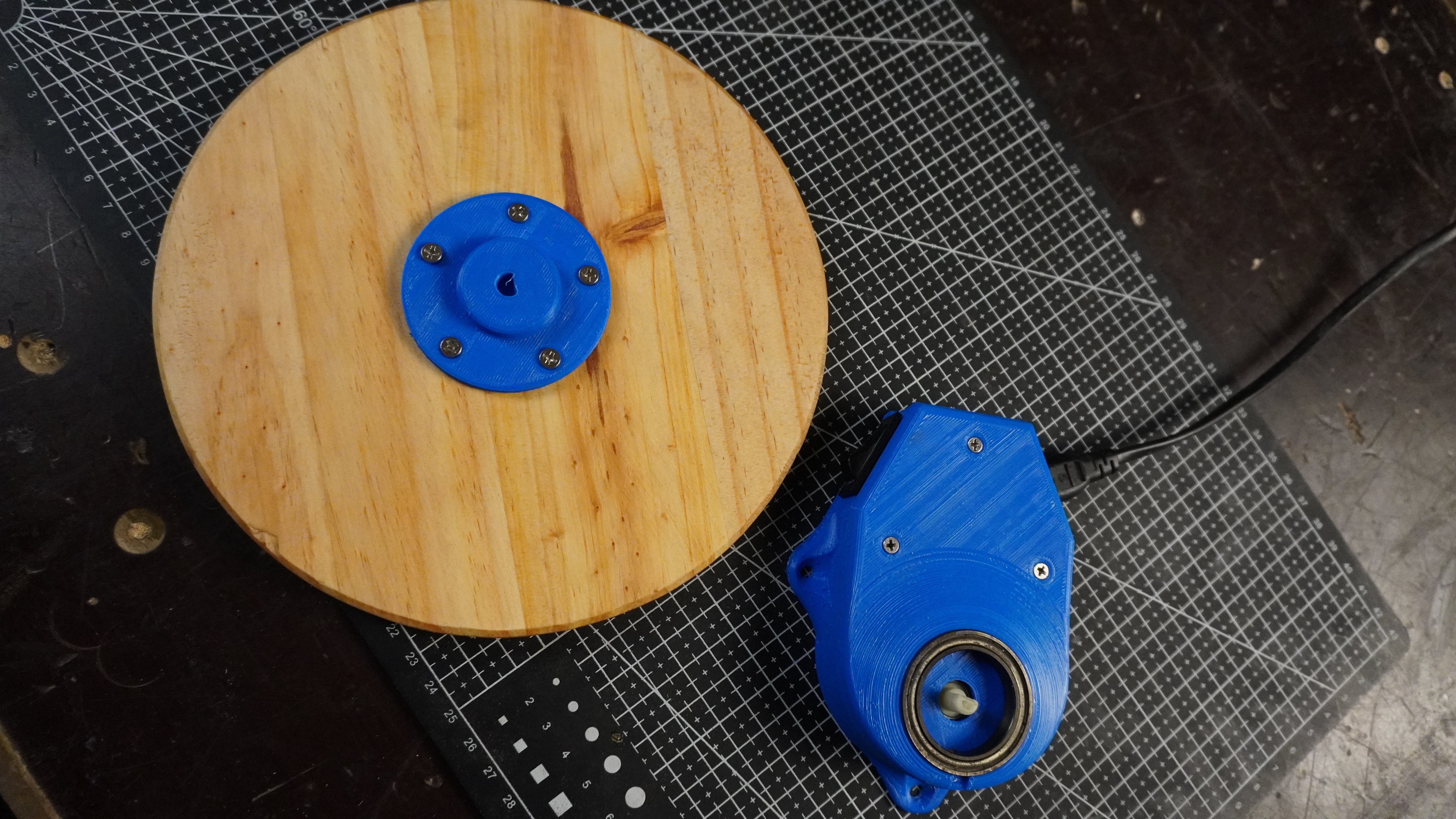 Miniatura 5 do modelo 3D rotating display table