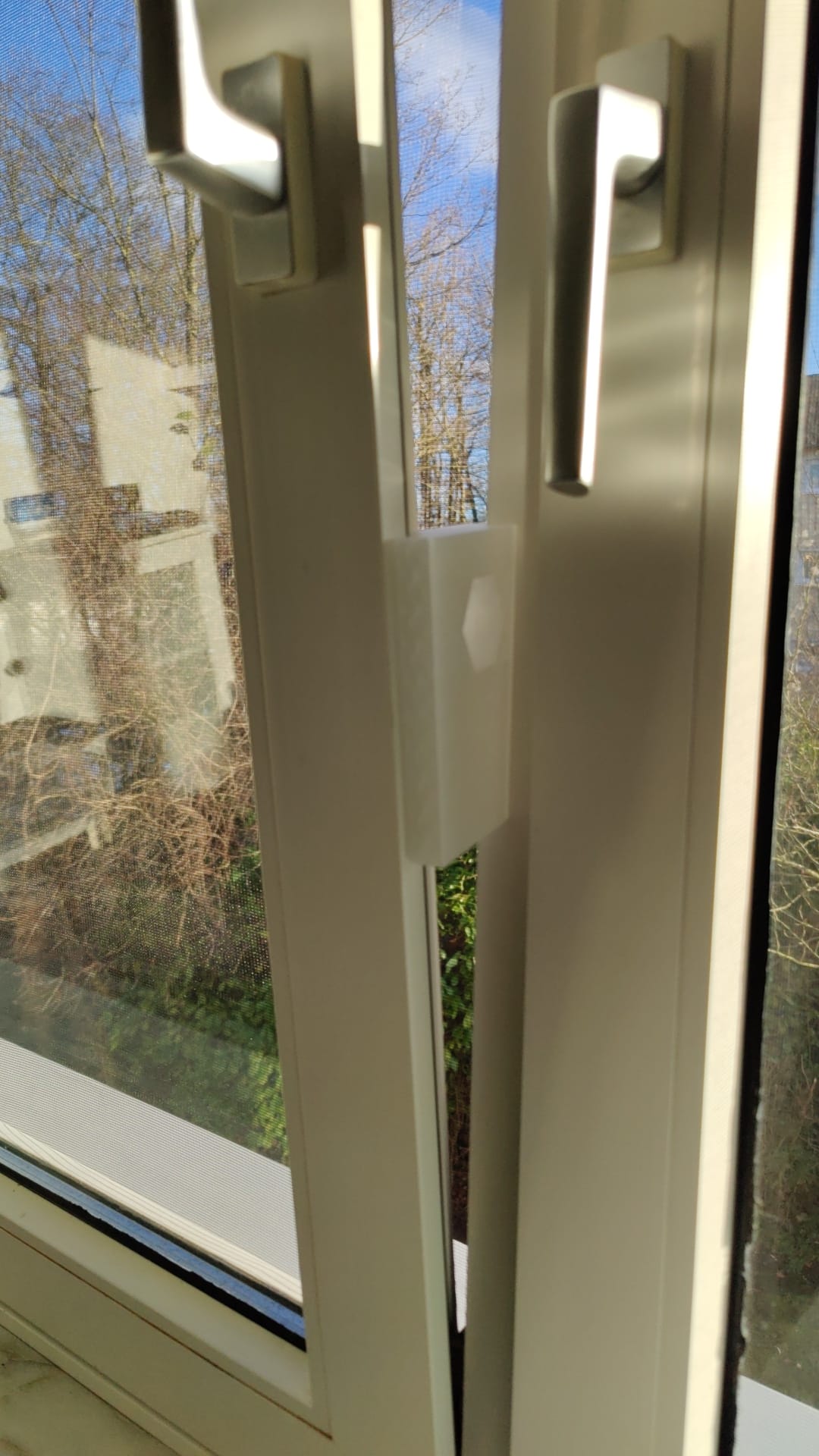 Tilted Window Stopper to safe Cats
