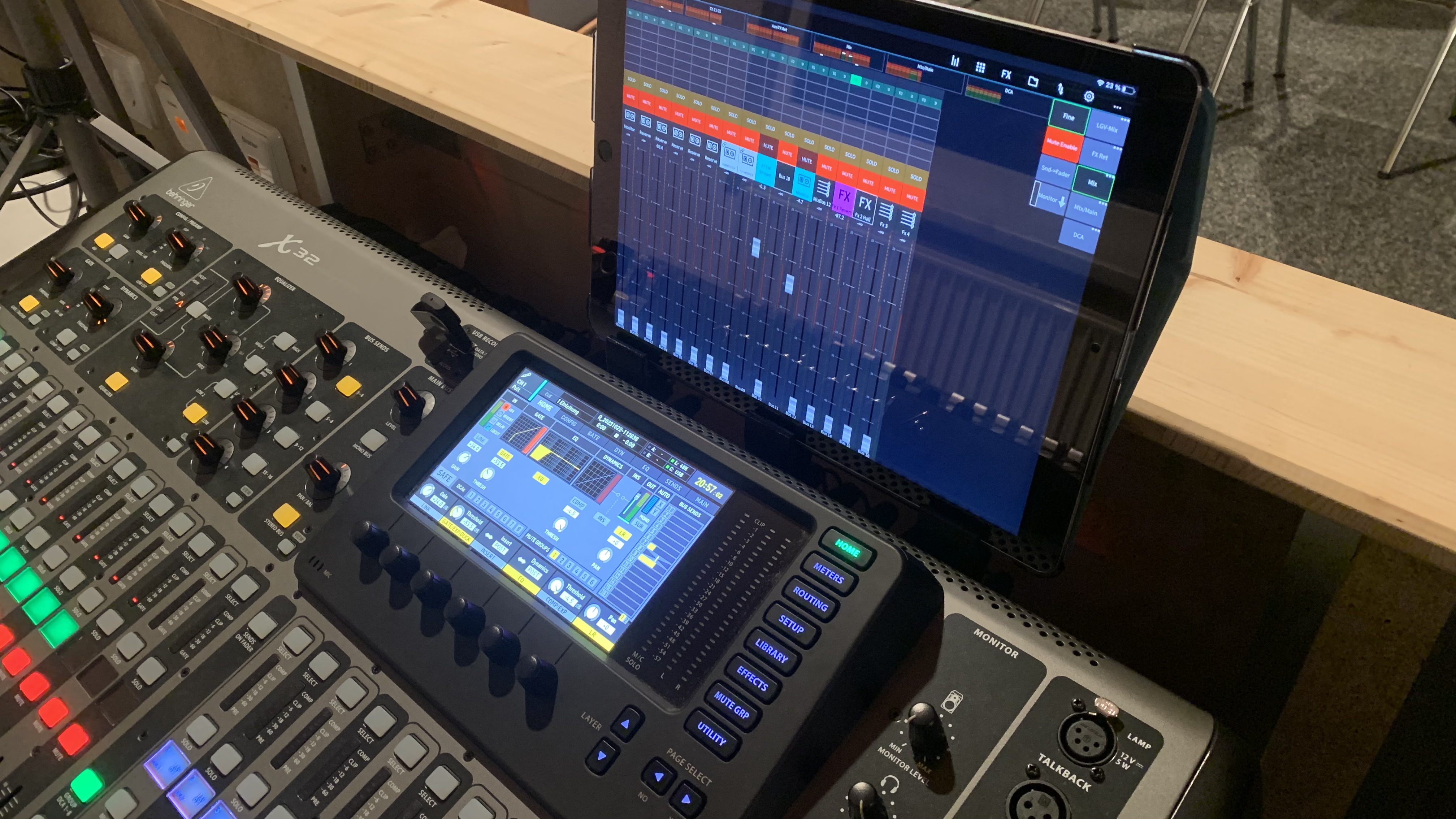 Behringer X32 Halter für Tablet / Holder for Tablet or Mobile