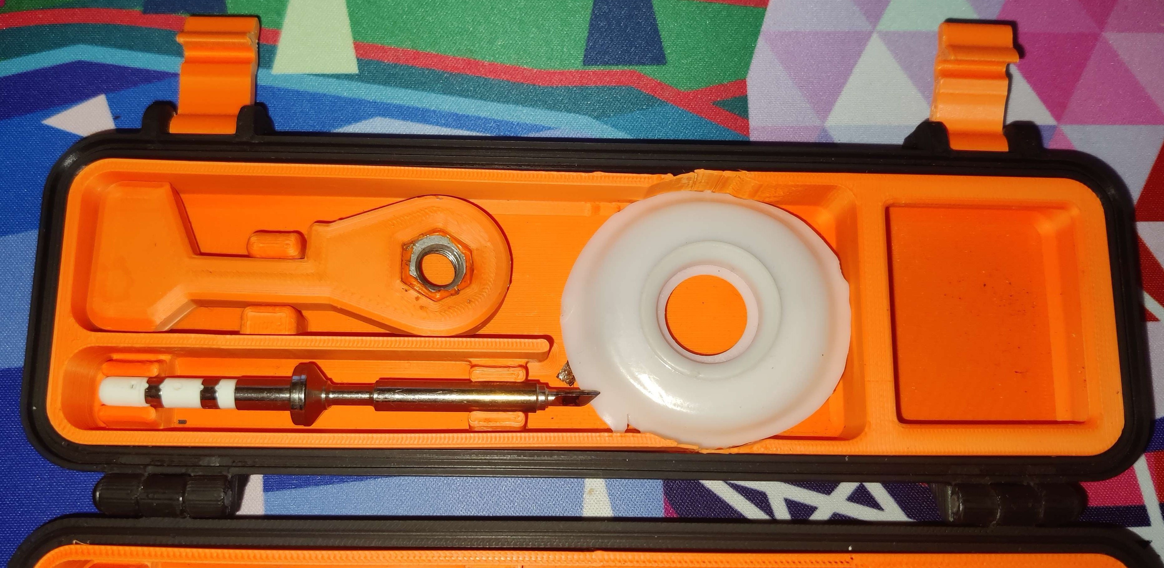 Modlified Insert for Pinecil Case for Desoldering wick