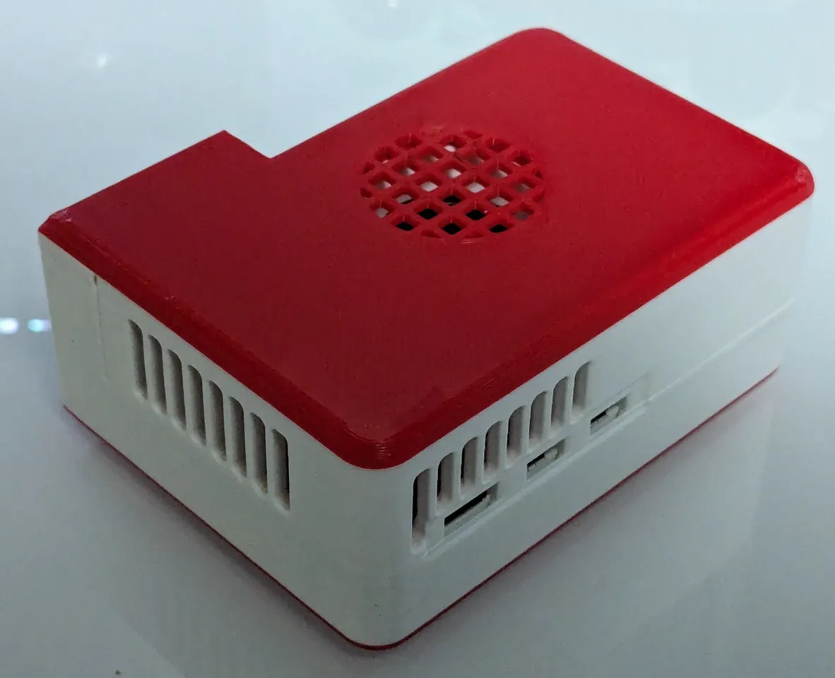 Raspberry pi 5 with pineberry pi hatdrive bottom case by notagain
