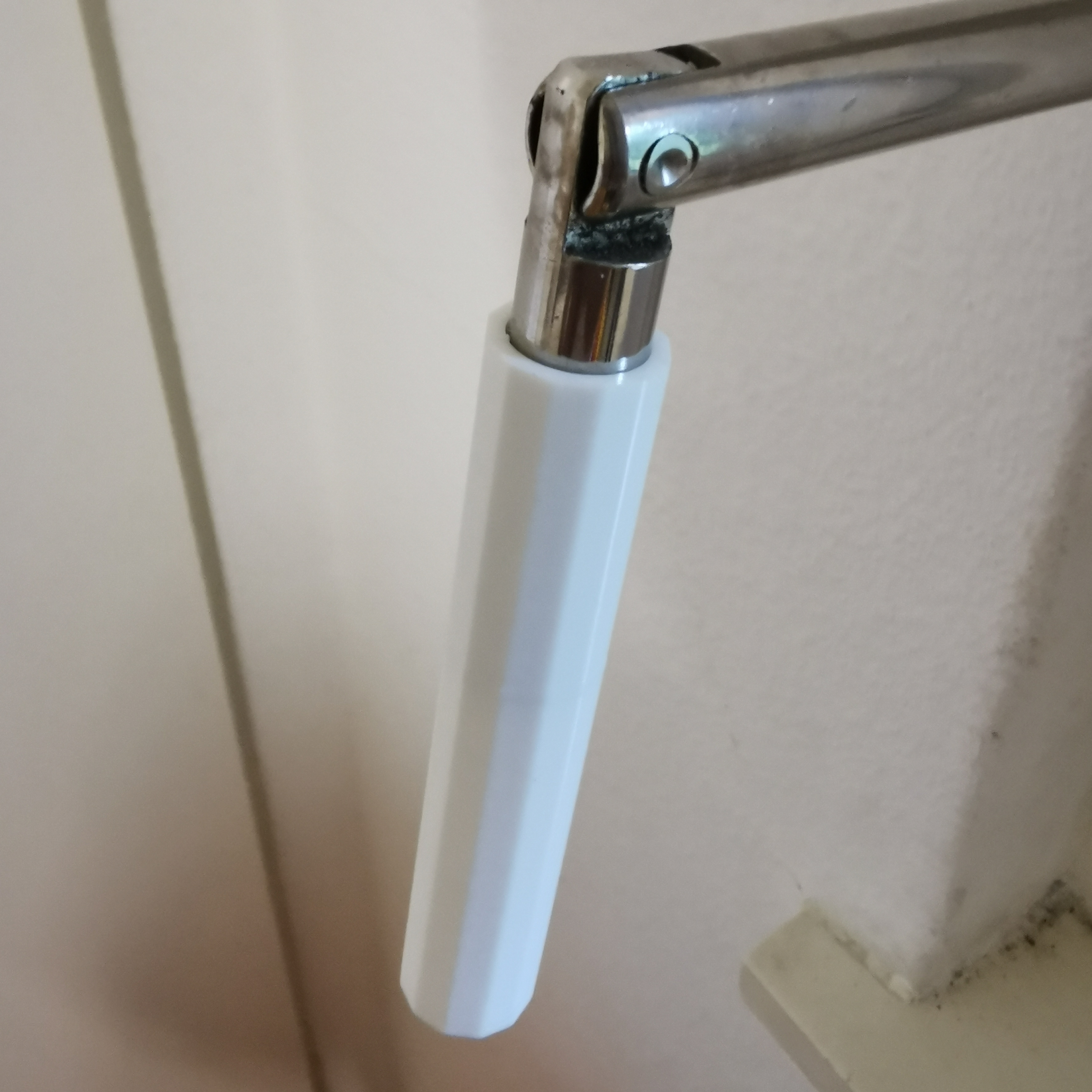 Window crank handle bracket - Support pour poignée de manivelle