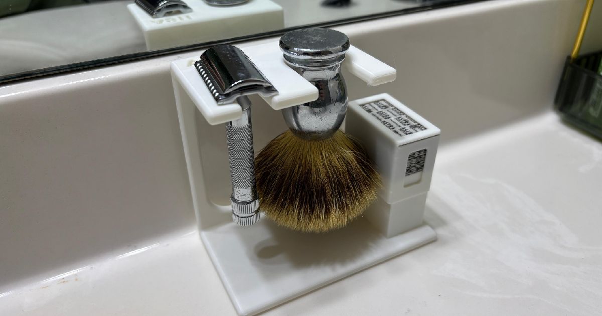 Shaving station (safety razor, brush, blade dispenser) by dragon0504 ...