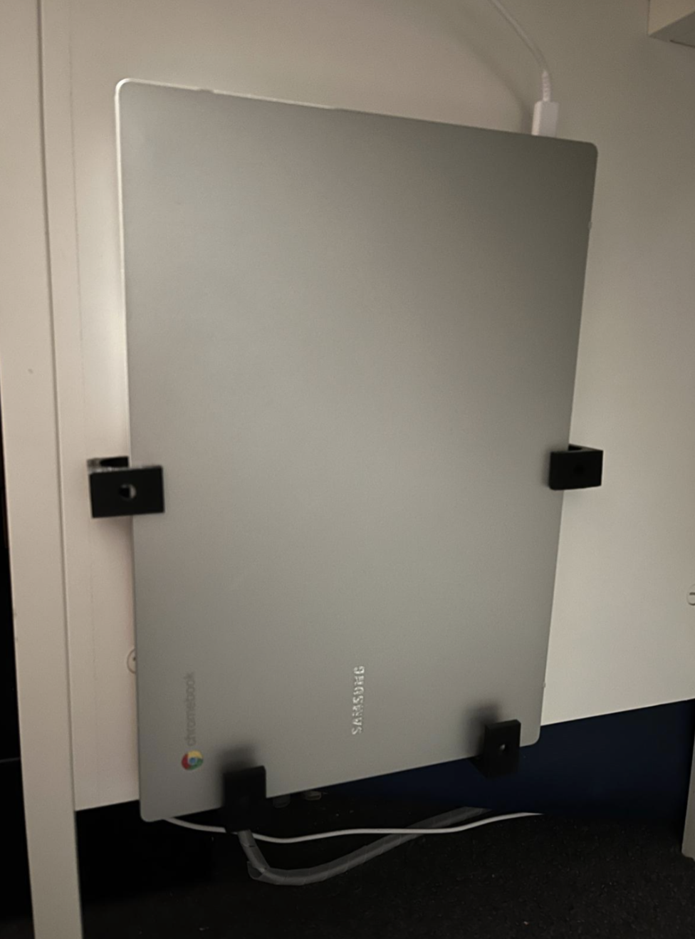 Computer notebook side desk mount