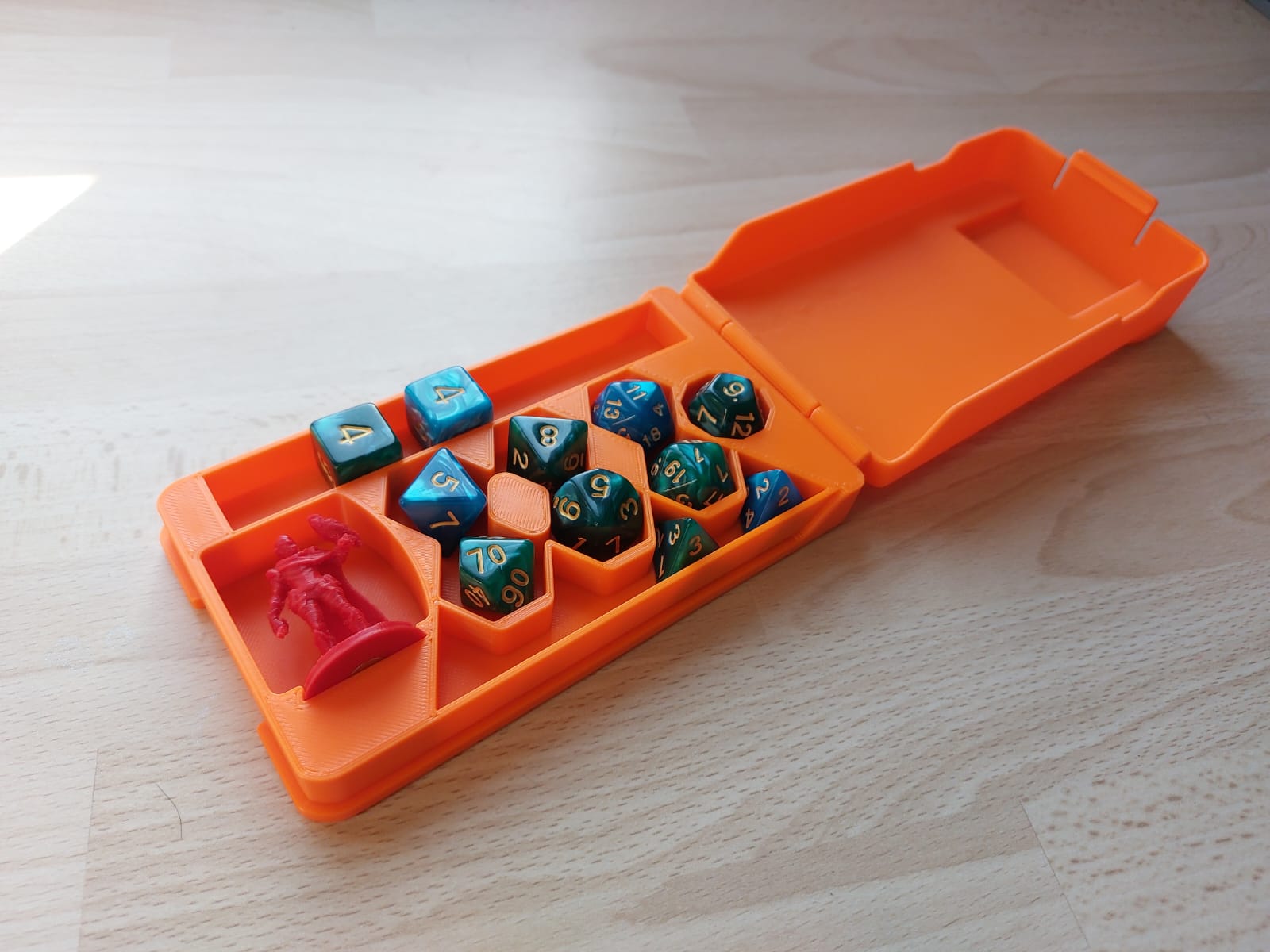 D&D Dice 2-in-1 Dice Tray / Dice Box with miniature slot