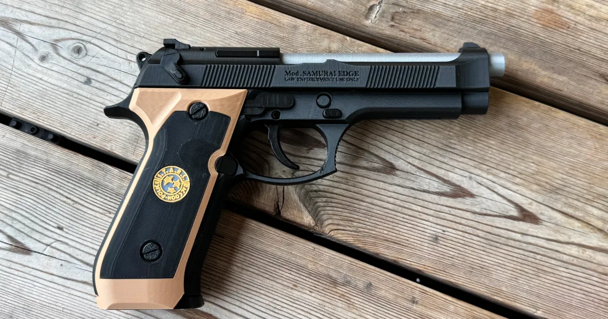 Resident Evil – Beretta 92F Samurai Edge by 3dworkbench | Download