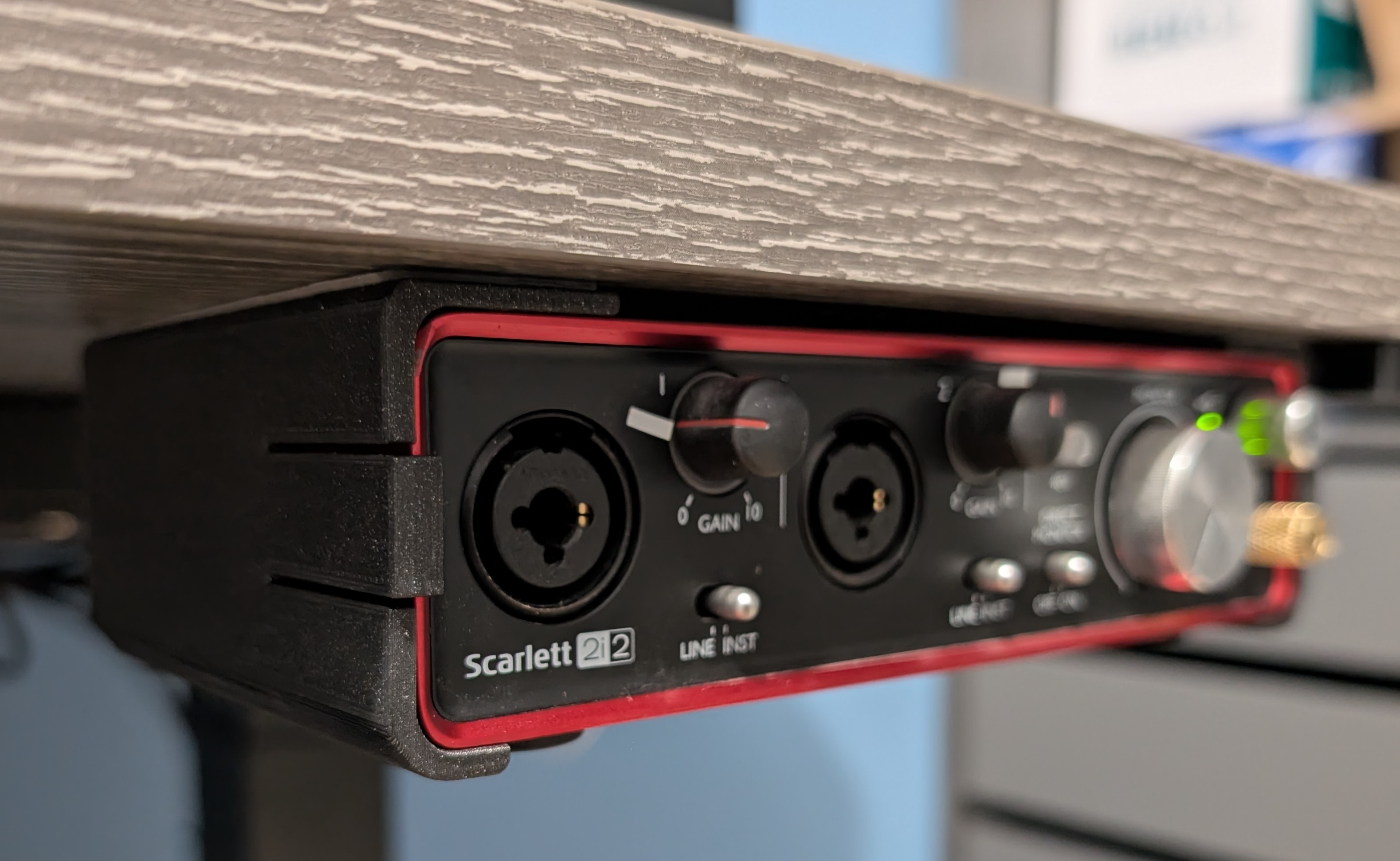 Focusrite Scarlett 2i2 (2nd Gen) under mount sliding bracket