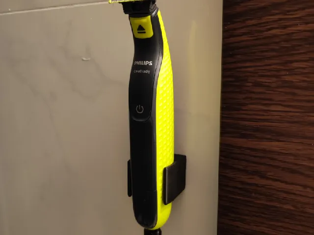 Philips OneBlade holder with flatter support side
