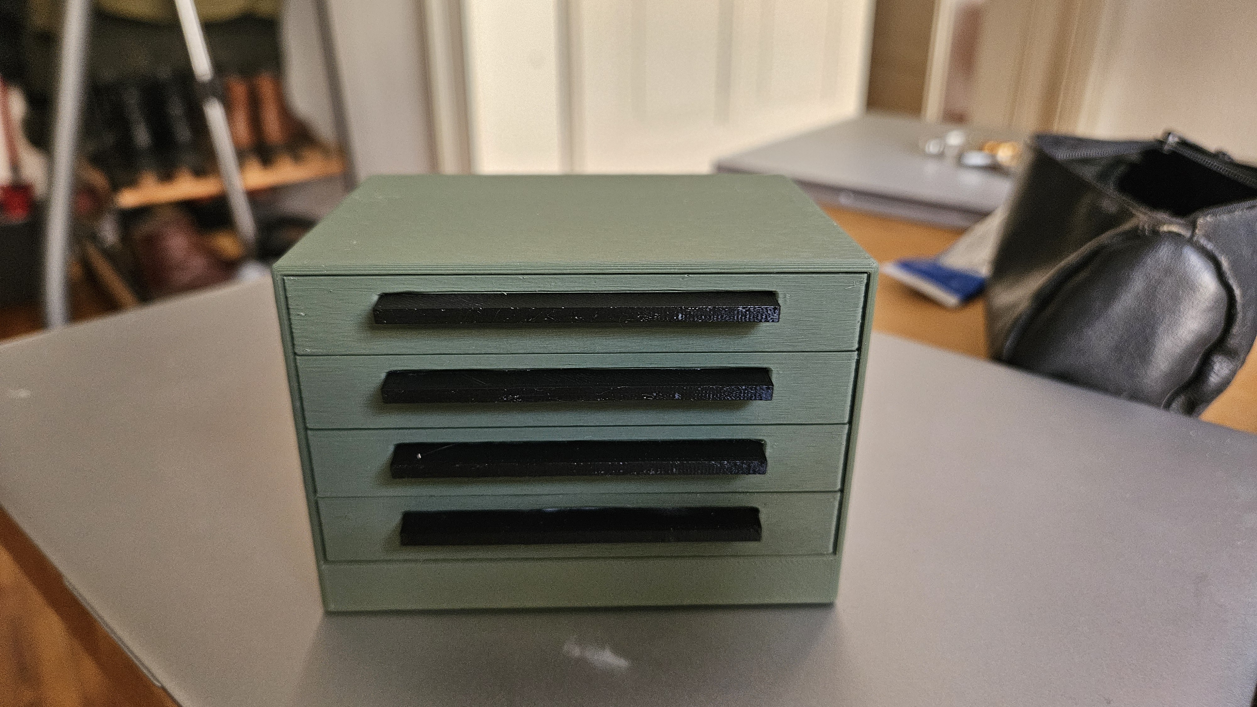 Miniatura 3 do modelo 3D Small Desktop Drawer