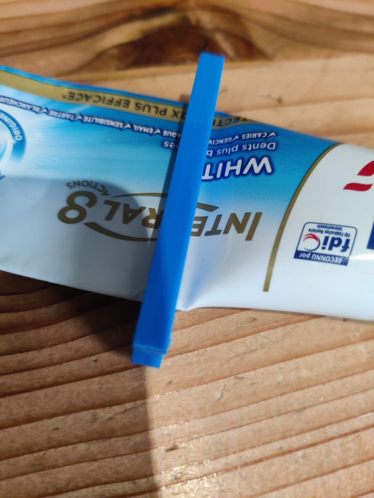 Yet another toothpaste squeezer (keeping it simple). — miniatura 3