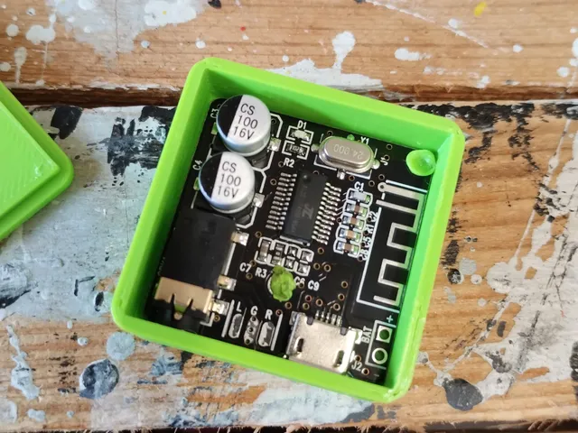 Bluetooth Audio Receiver case (Black PCB)