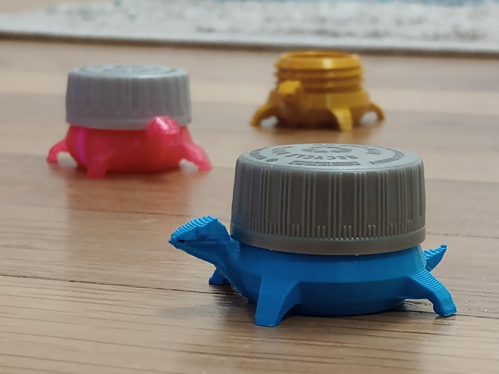 Low-poly bottle cap creature (US 2 Liter/PCO-1810)