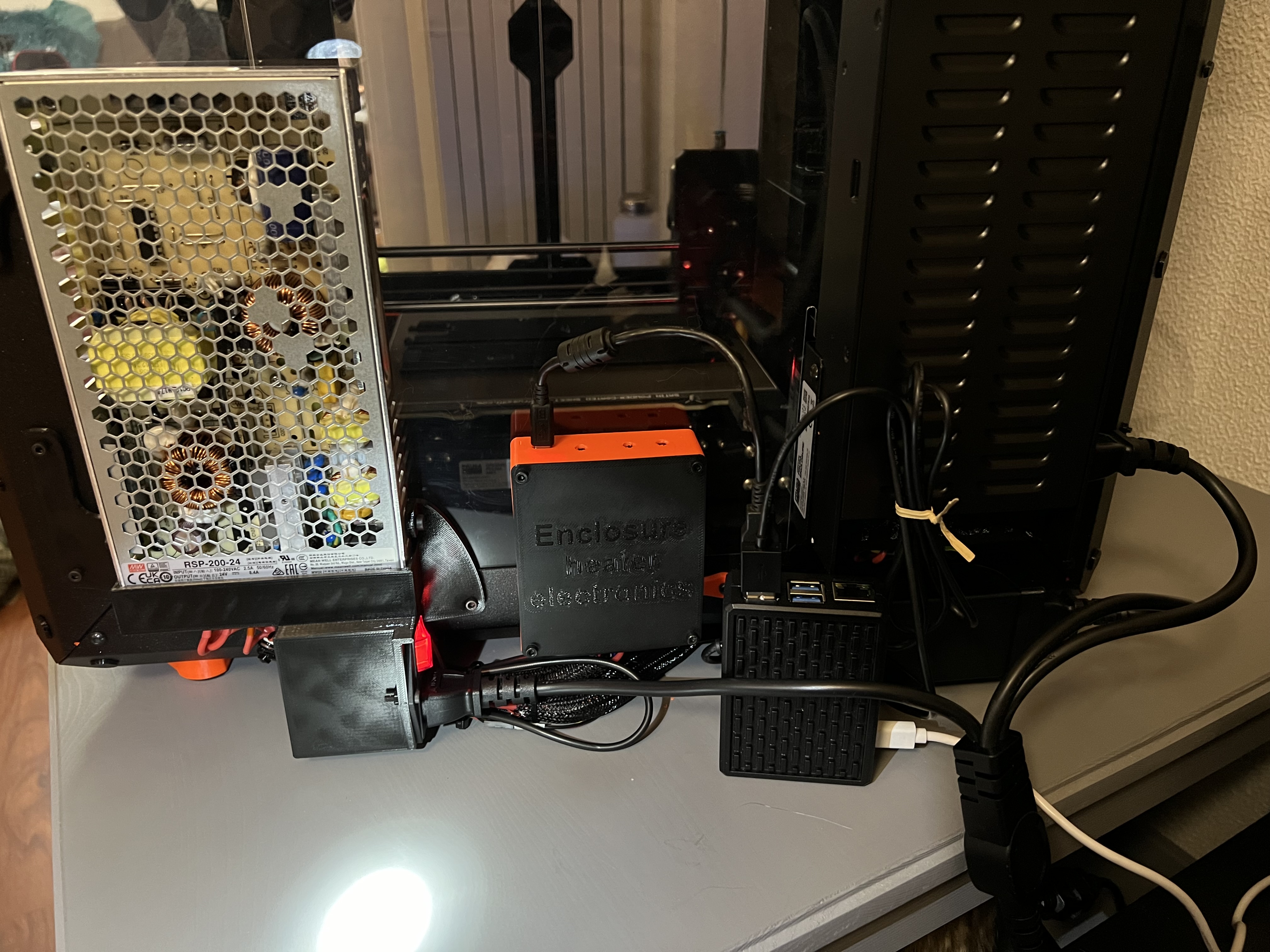 Miniatura 2 do modelo 3D PSU Holder with power switch socket