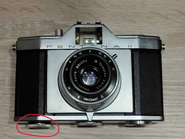 Pentona II film rewind plastic piece
