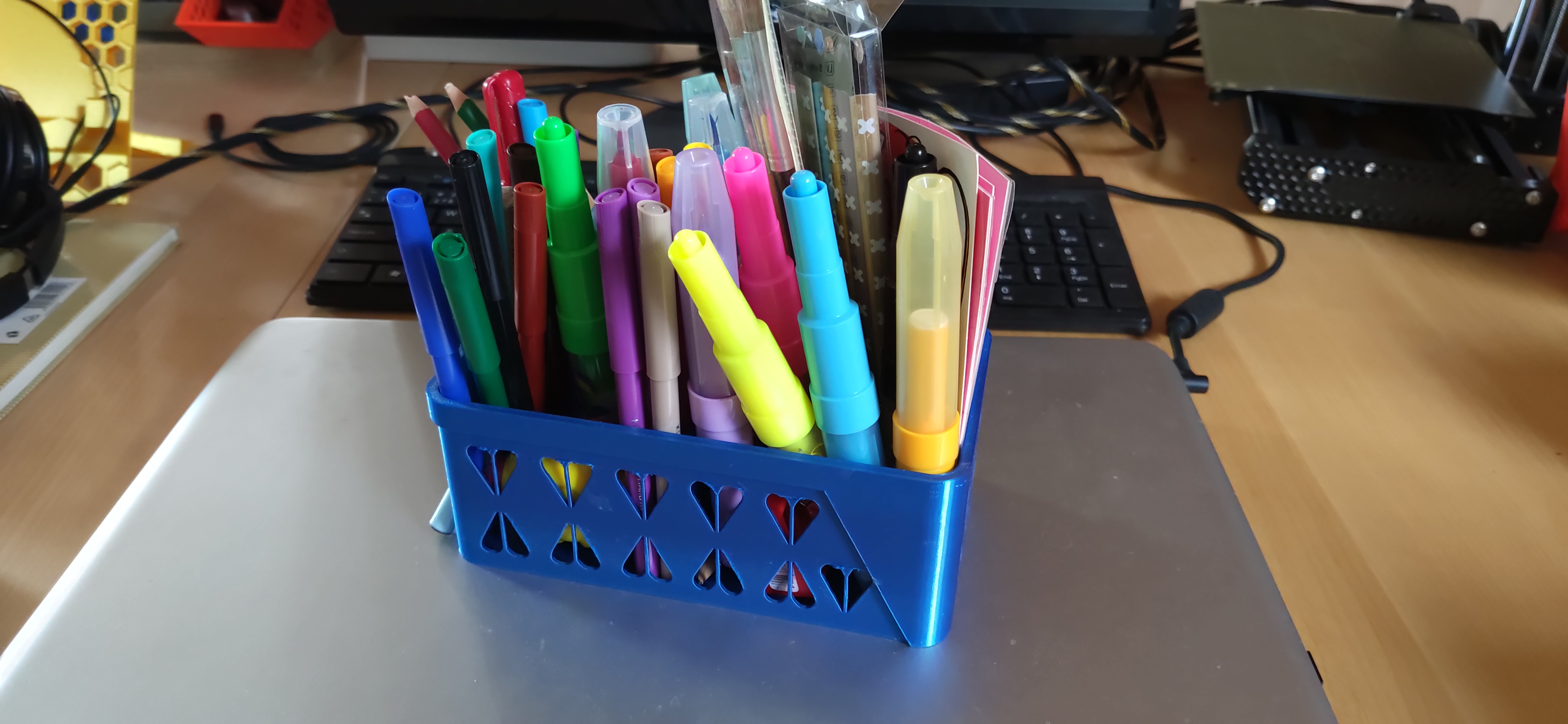 Organizer for painting equipment