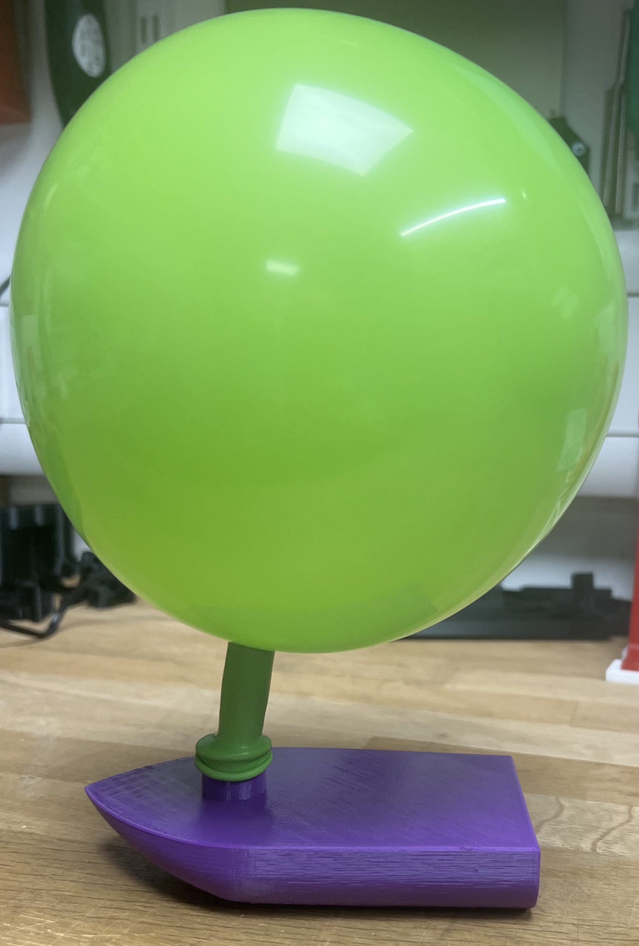 Balloon boat bath toy