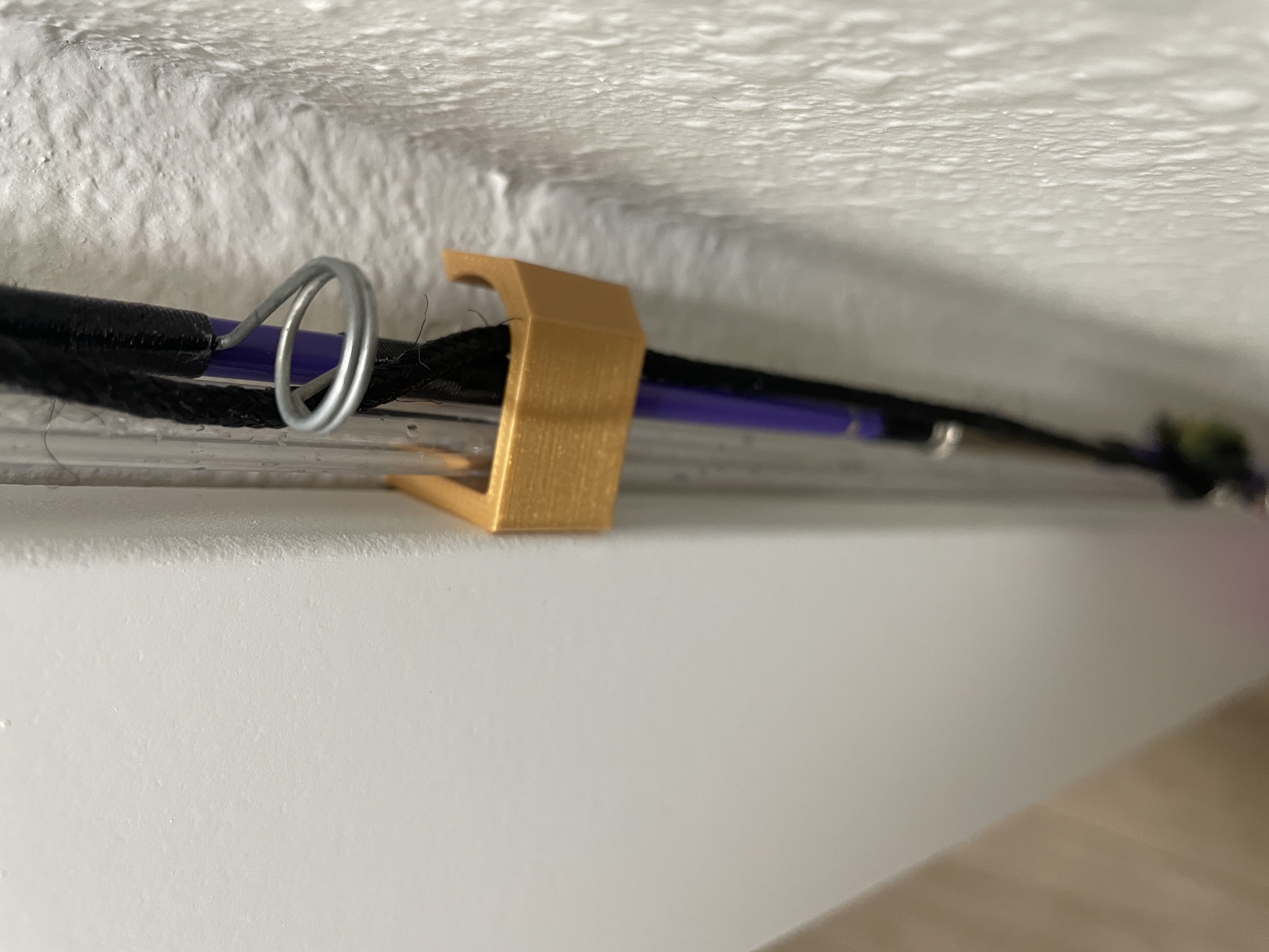 Clever Small Hook for Upright Cat Toys