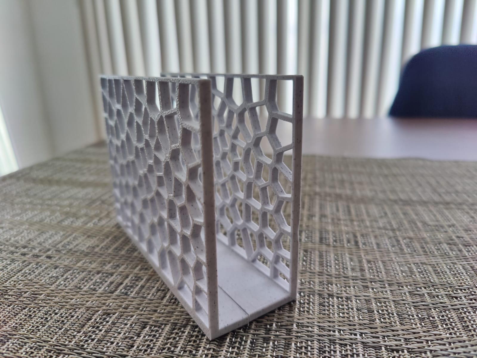 Voronoi Napkin Holder by Ivan Chamberlain | Download free STL model |  Printables.com