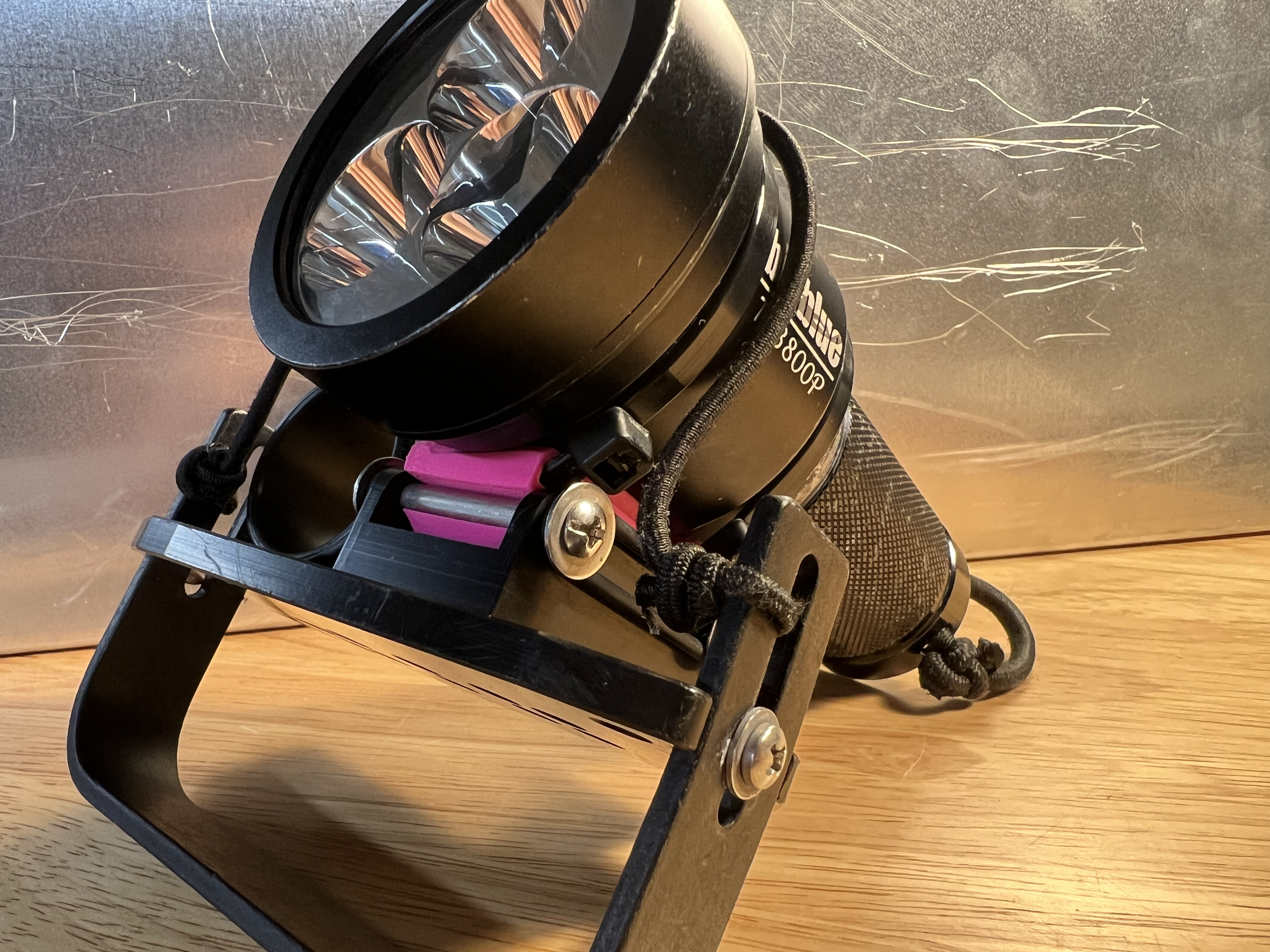 Big Blue to Dive Rite QRM adapter, zipties + screw attachement