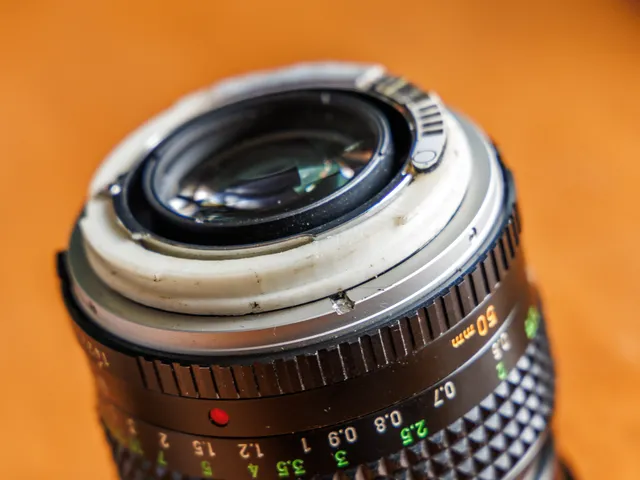 Old Minolta lens to Canon EF mount