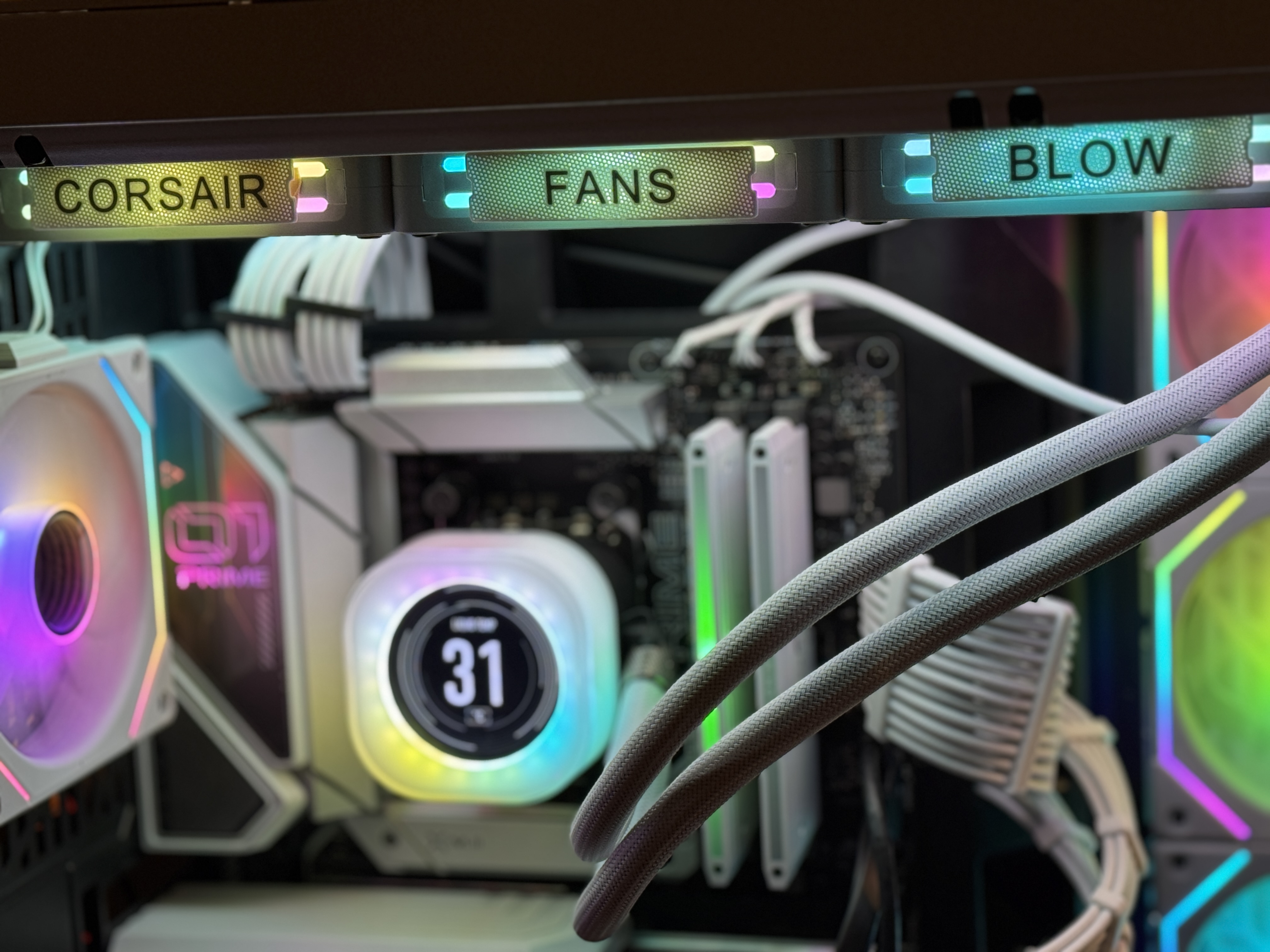 “CORSAIR FANS BLOW” RX fan side clips - 120mm