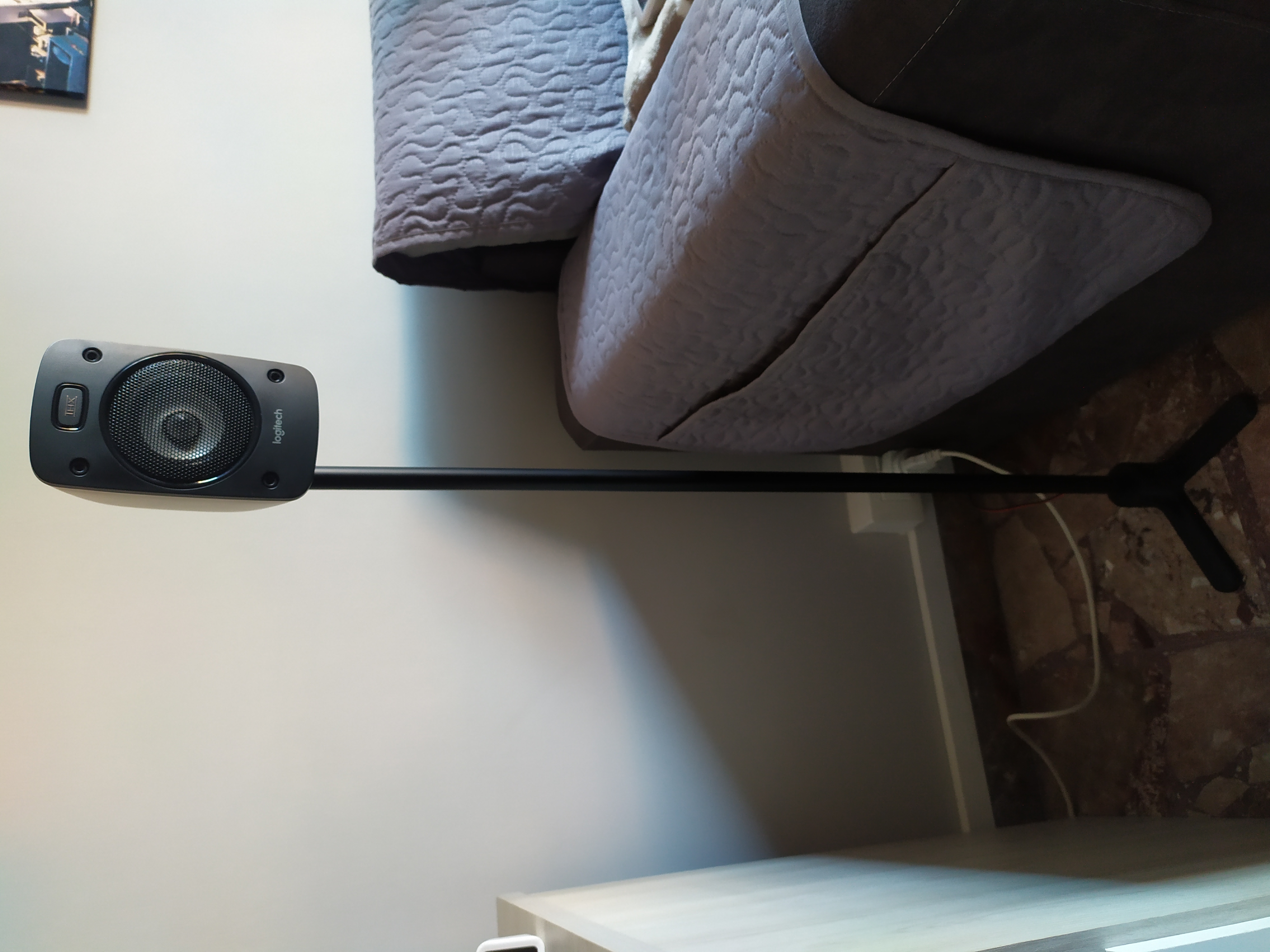Home theater satellite floor stand