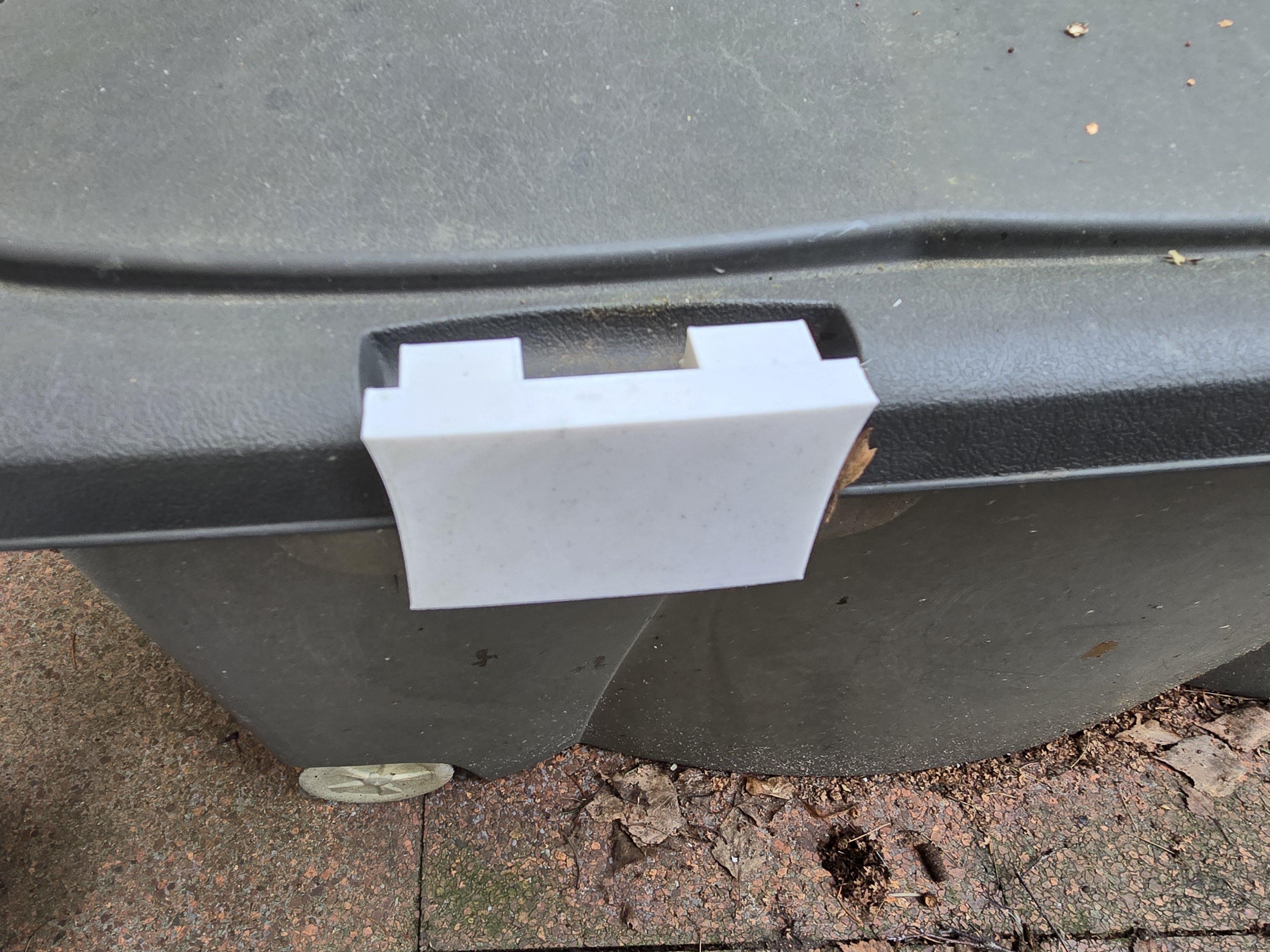 Clipverschluss für eine Allzweckbox XXL Spielzeugkiste 120l