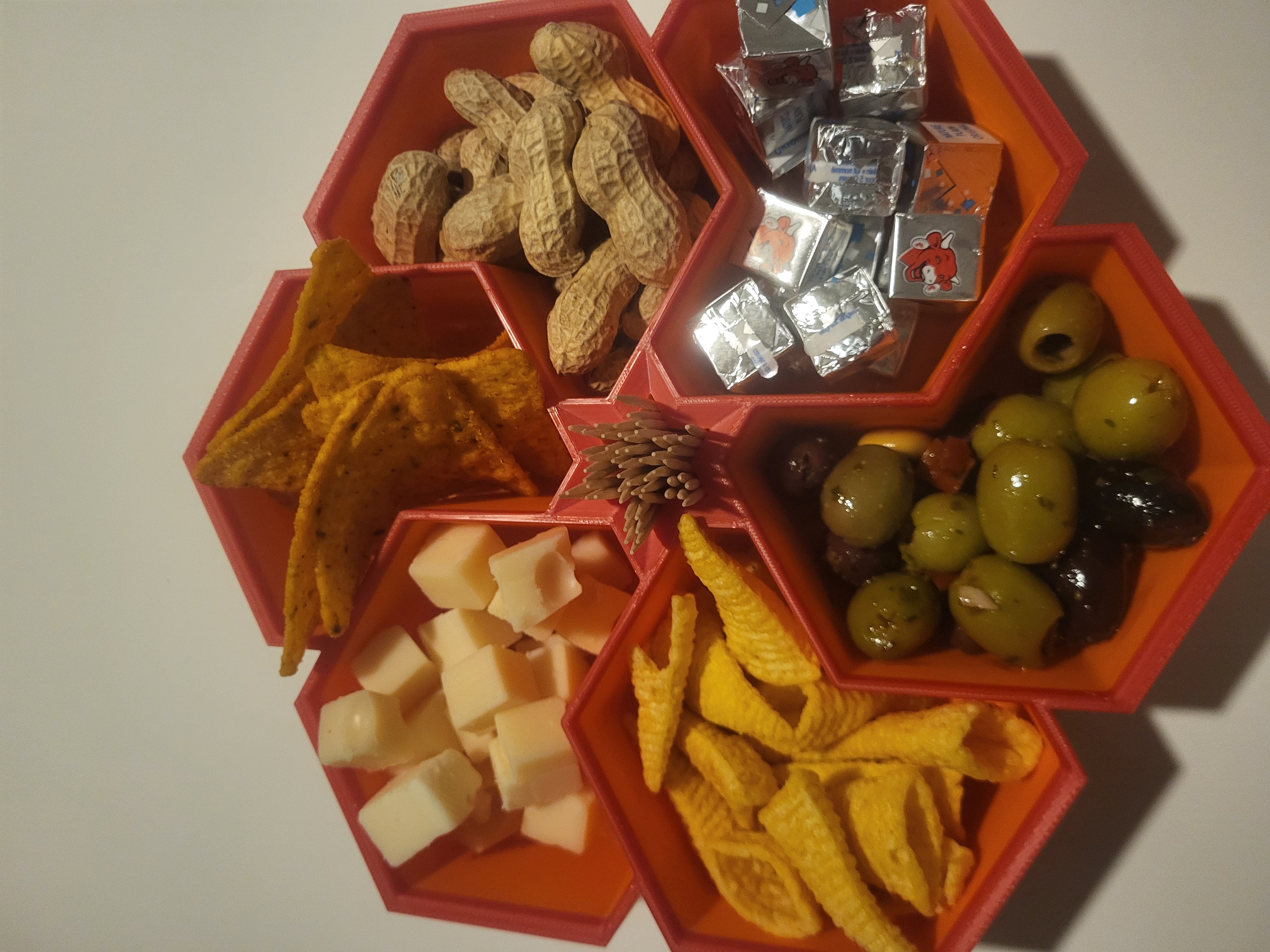 Hexagonal 3D Printed Appetizer Tray – Honeycomb Snack Serving Platter with Toothpick Holder