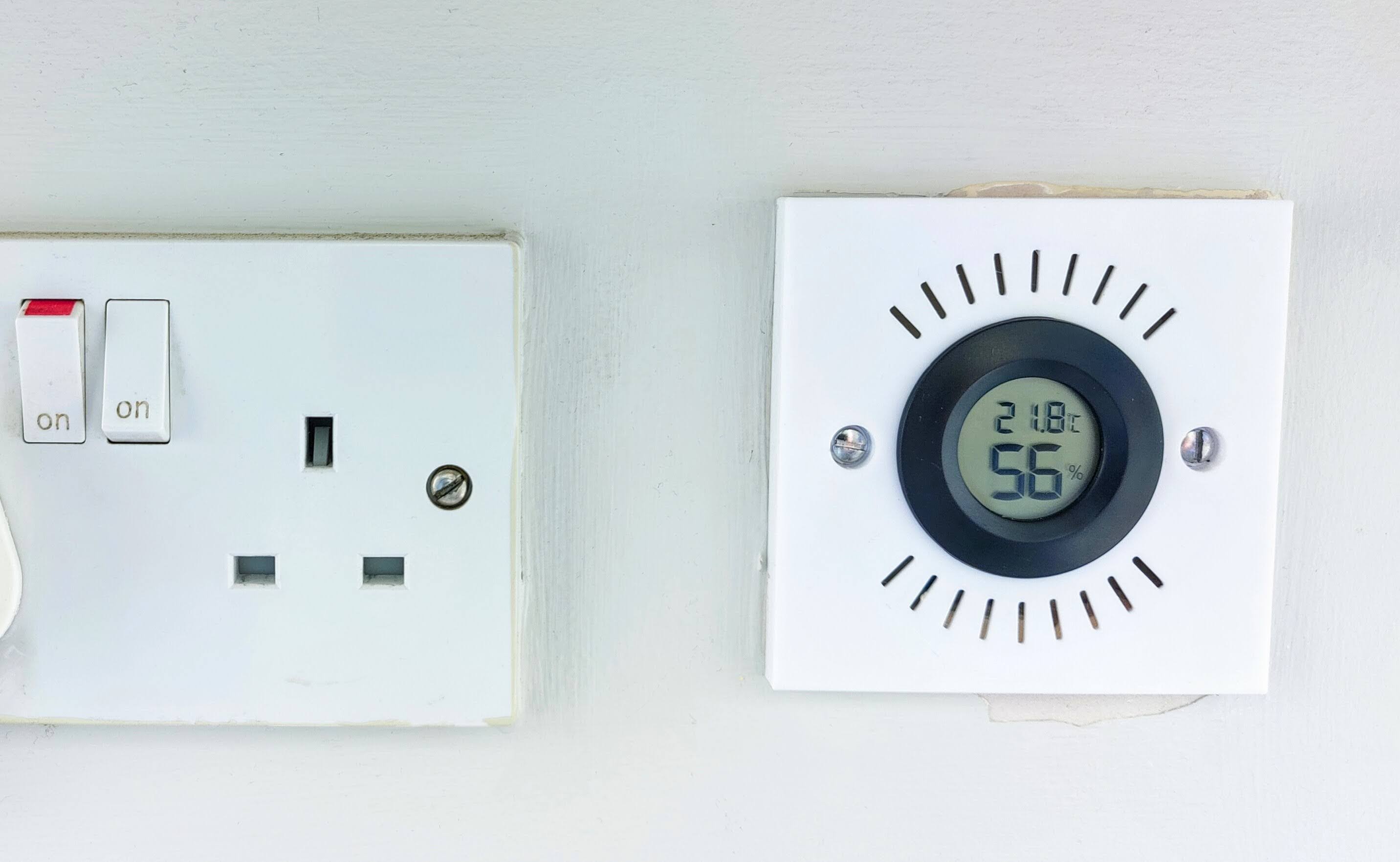 Hygrometer mount Faceplate (for British standard sockets)