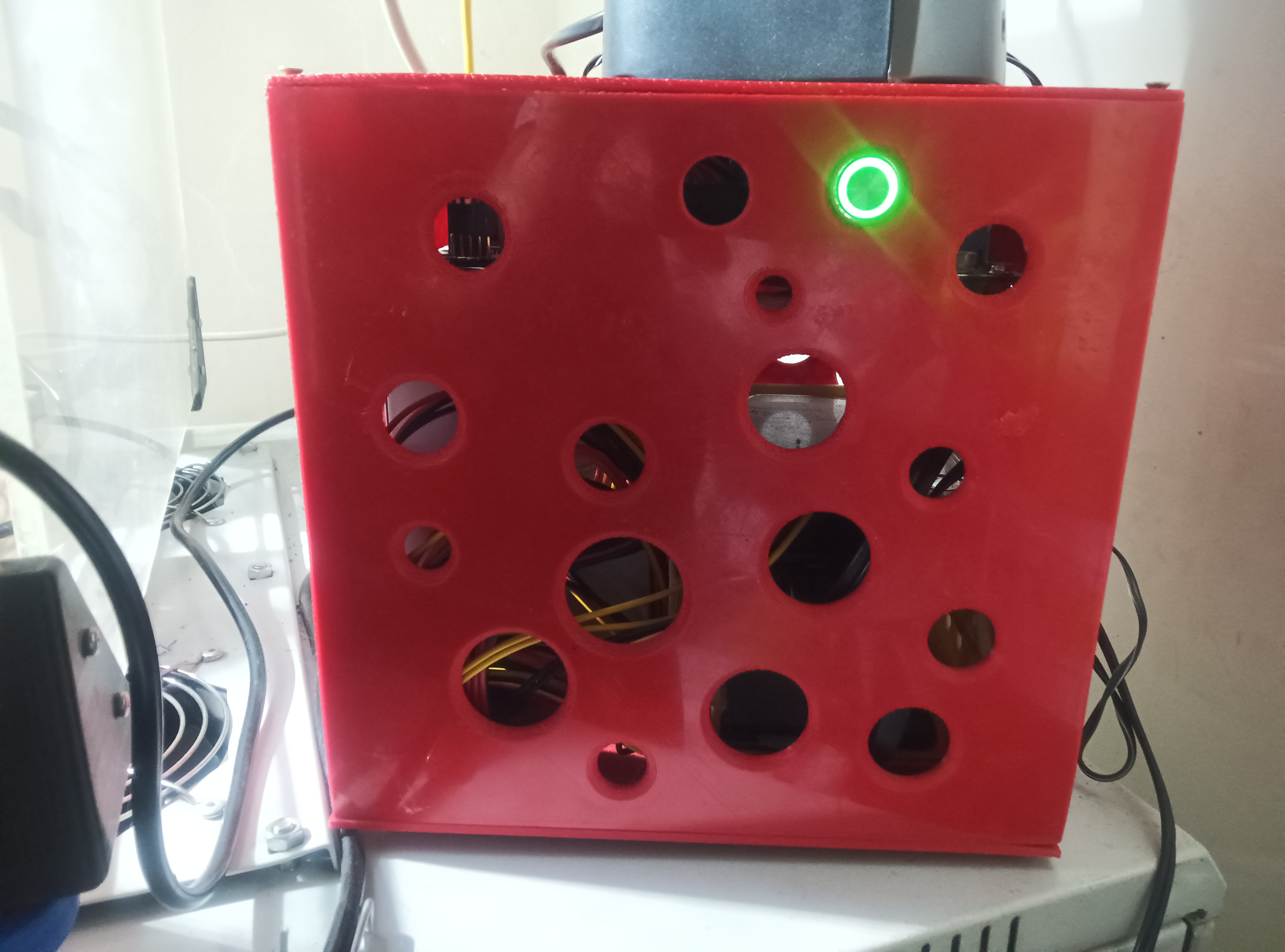 miniITX box with ATX power supply and hdd bay