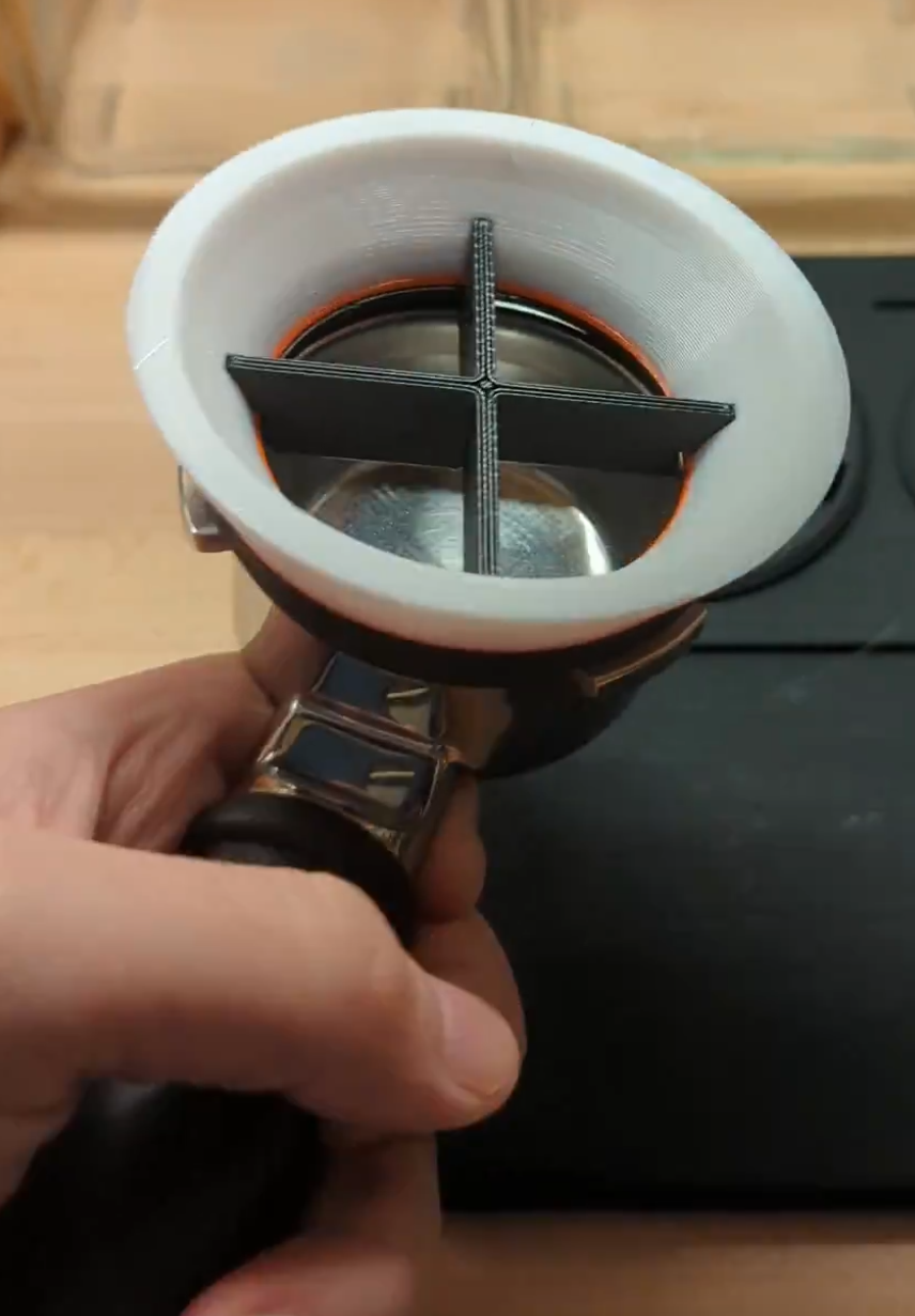 Print-in-place 54mm Espresso Portafilter Spinning Leveler/Funnel 3D model