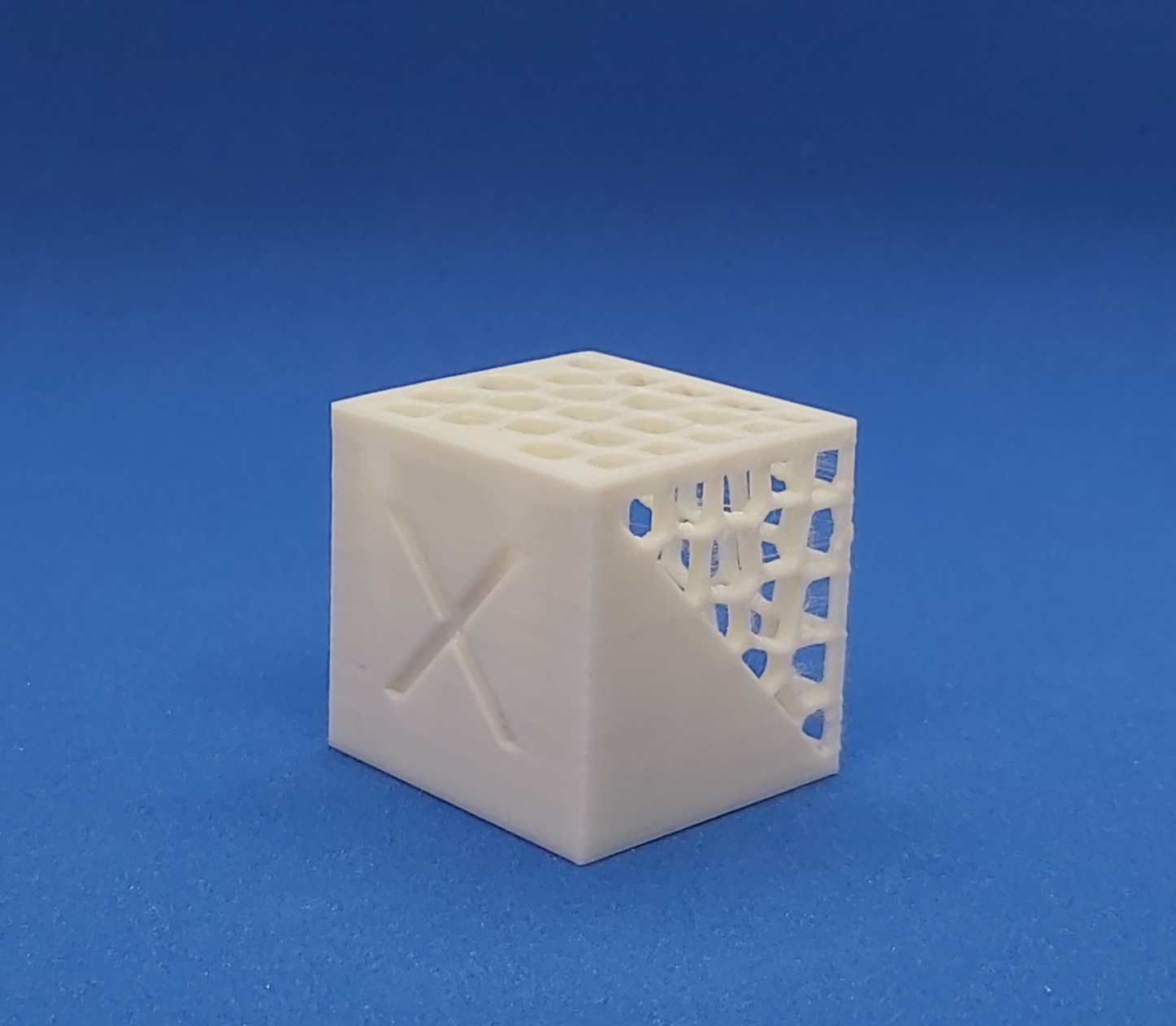 Voronoi Calibration Cube