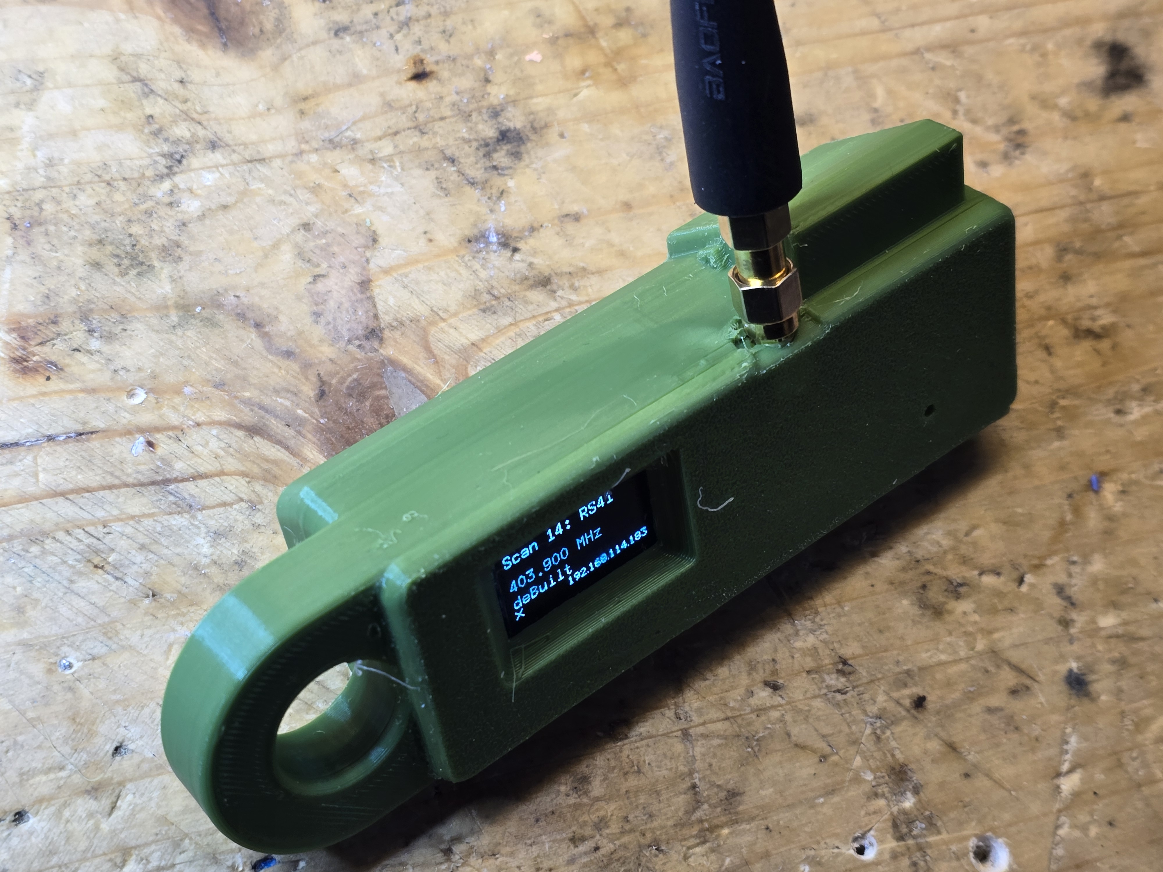 TTGO/TBeam 1.1 case with loop for paracord/carabiner (and big GPS-antenna)