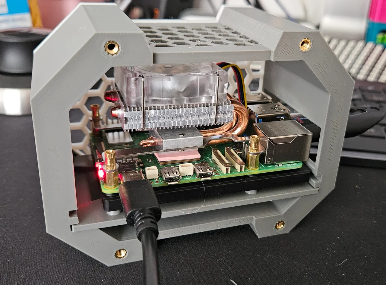 GeeekPi Raspberry Pi4ケース と Pi4 4GB