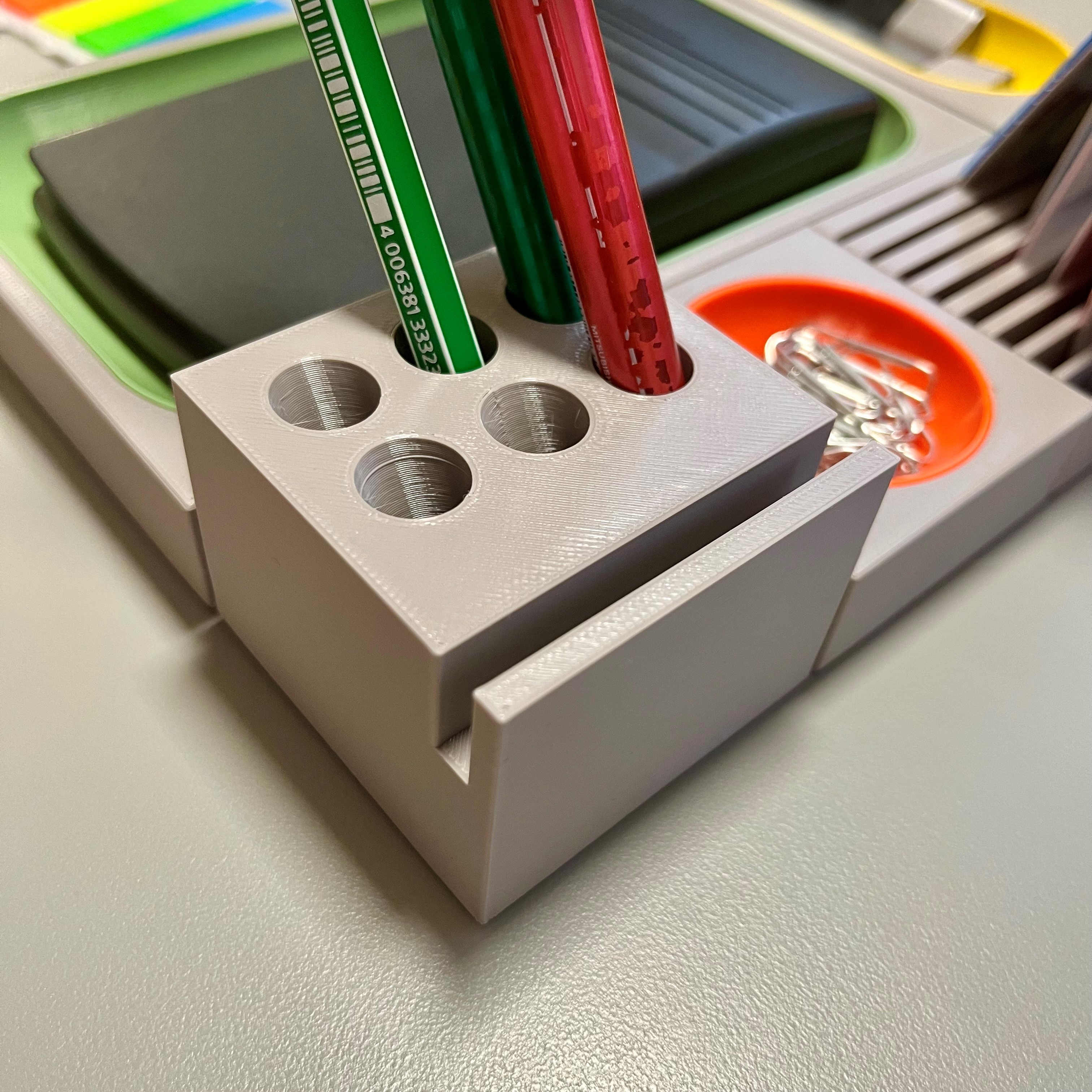Bauhaus tray - slanted pen attachement (6 pens) 3D model thumbnail