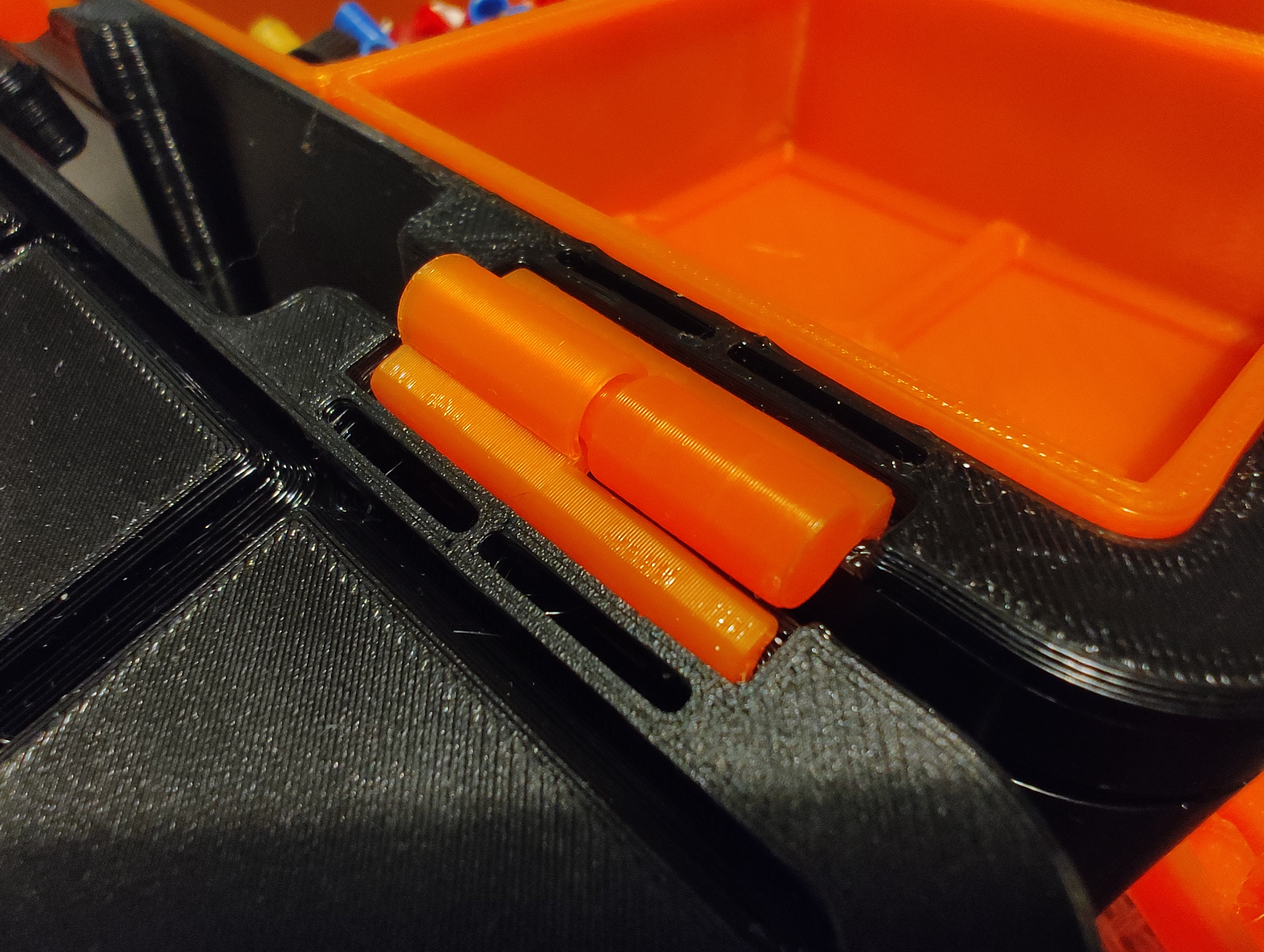 Two-part hinge for Pred's gridfinity storage box