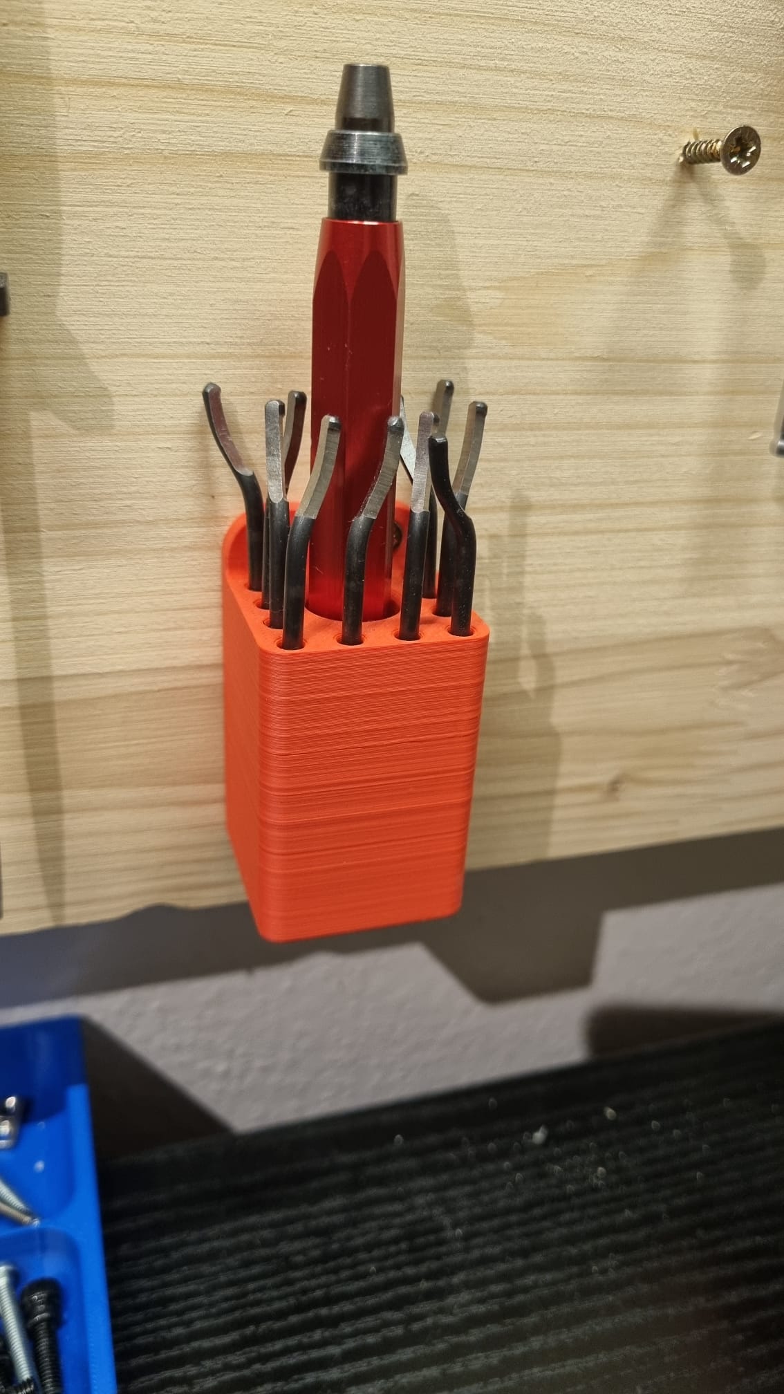 Deburring tool wall mount holder