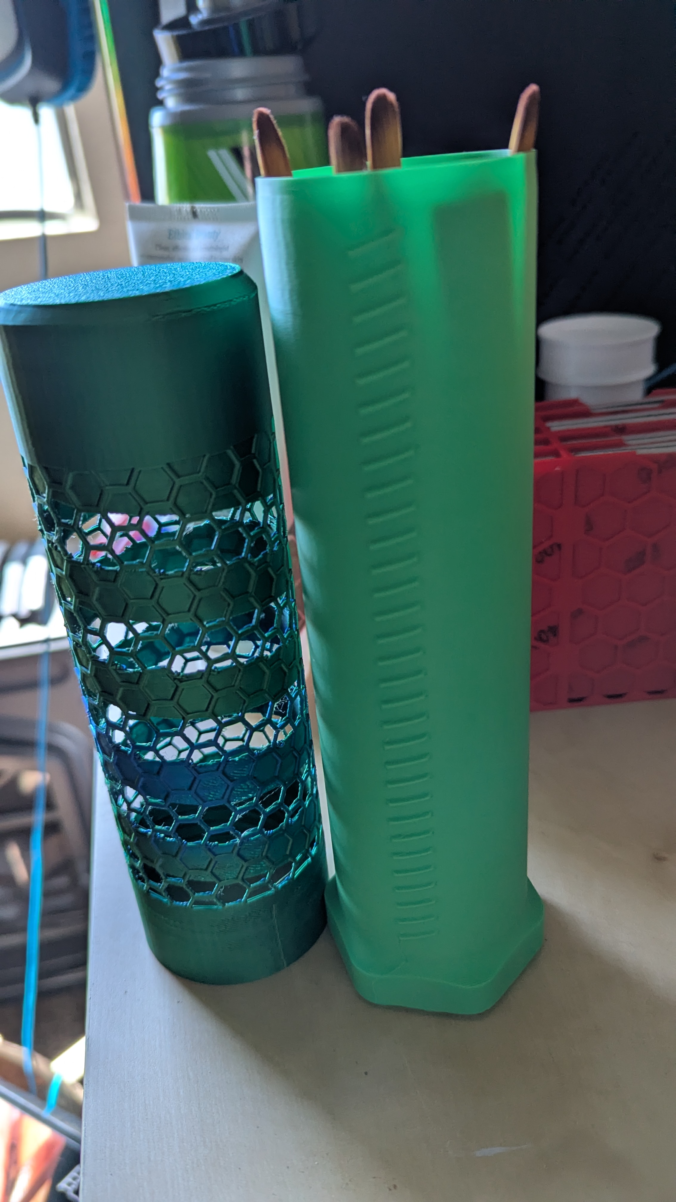 Expandable Pencil Case / Paint Brush Holder With Fewer Threads