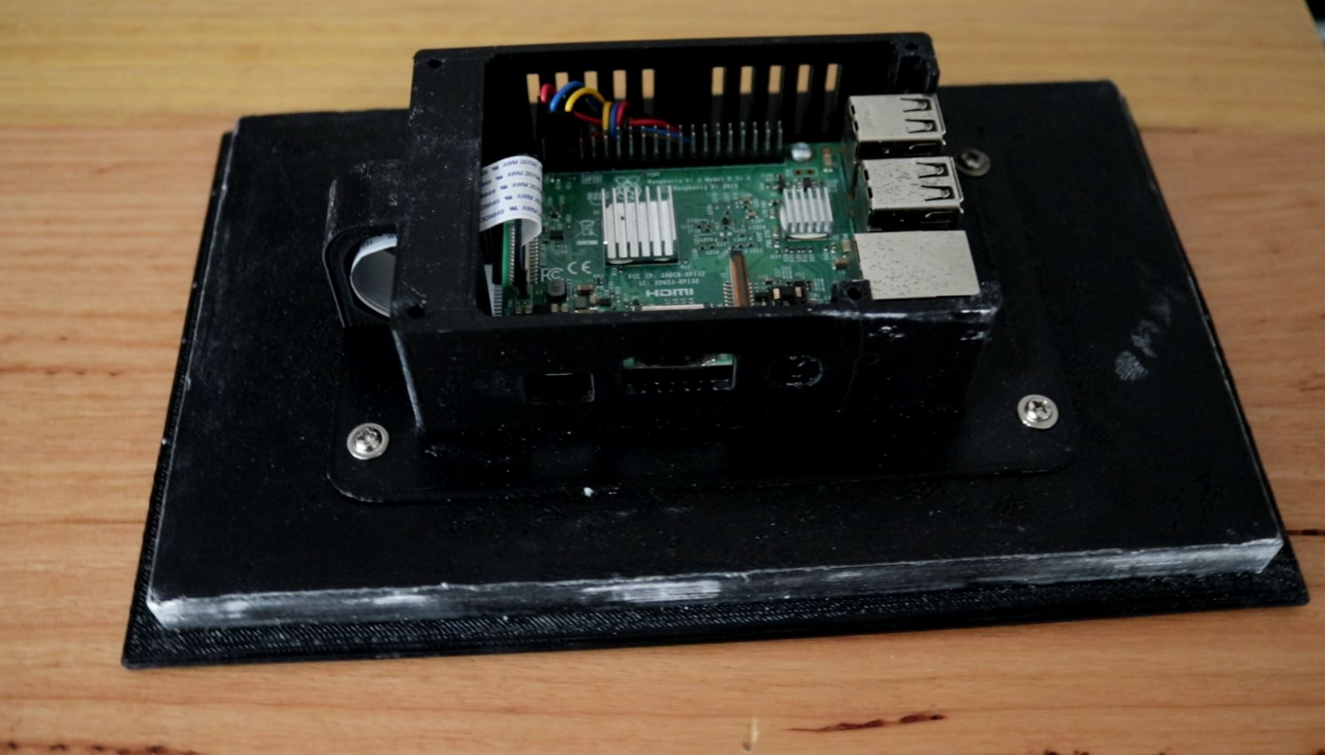 Raspberry Pi 7" Touch Display Flush Wall Mount Panel for Home Automation Kiosk — miniatura 2