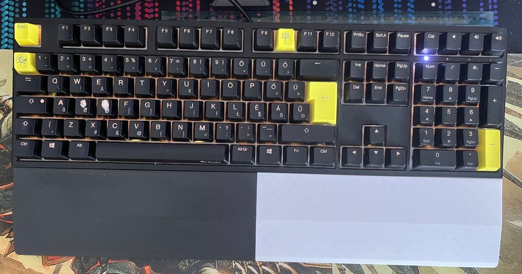 Ducky one 2 Wrist Rest by Lisbone50 Download free STL model