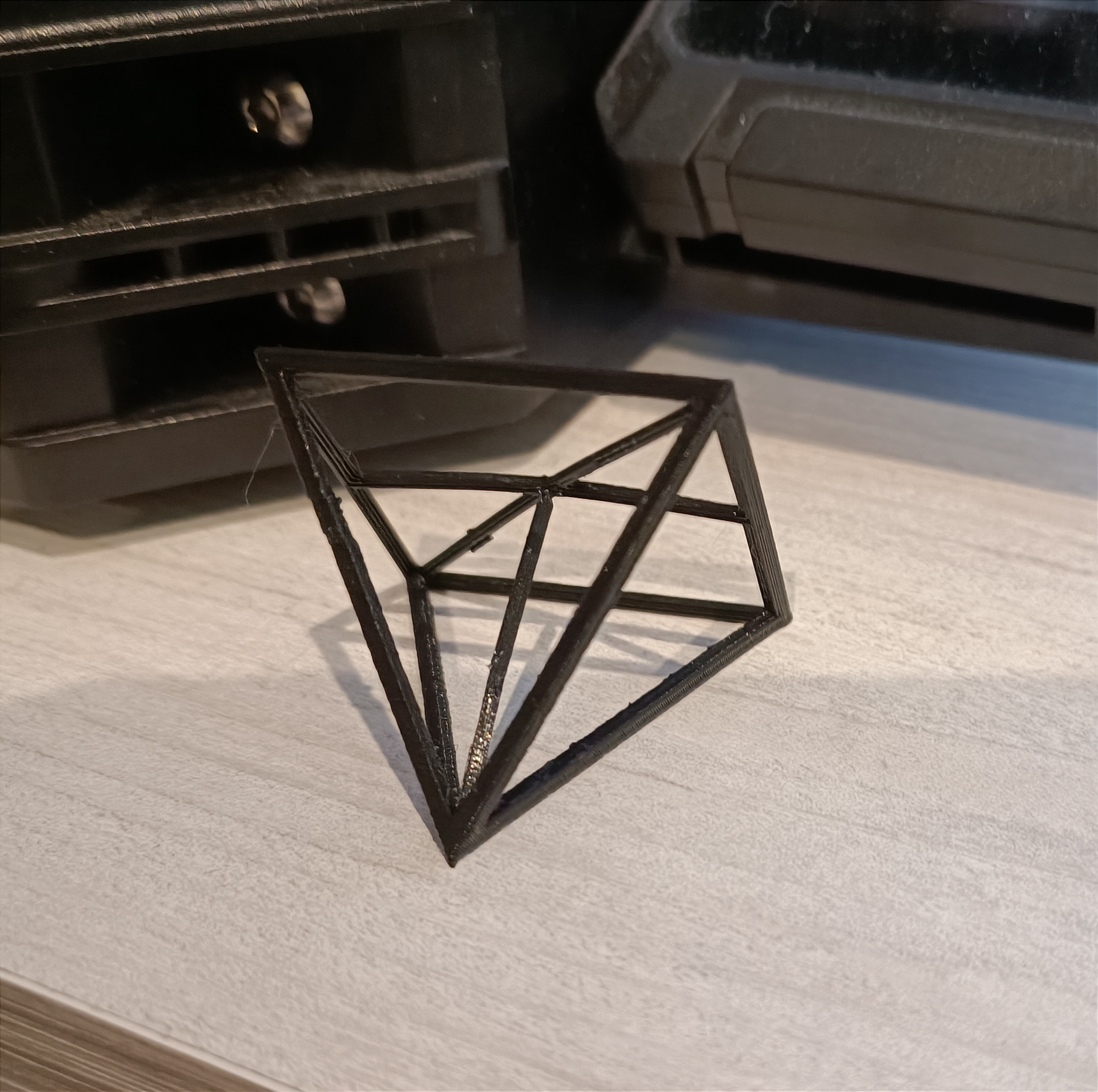 Square pyramid model for stereometry (visualization) da Tirin ...