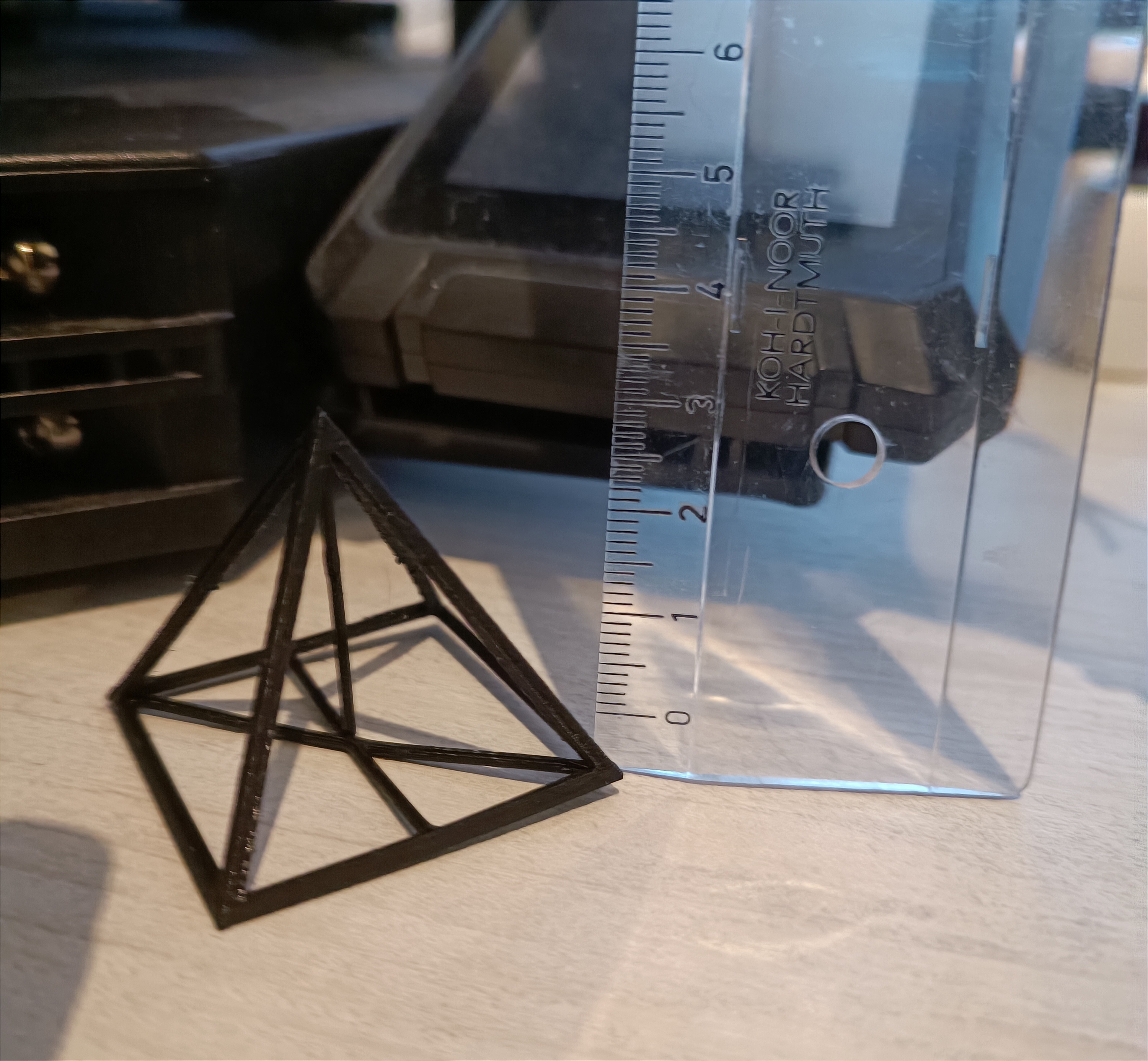 Square pyramid model for stereometry (visualization) — miniatura 3