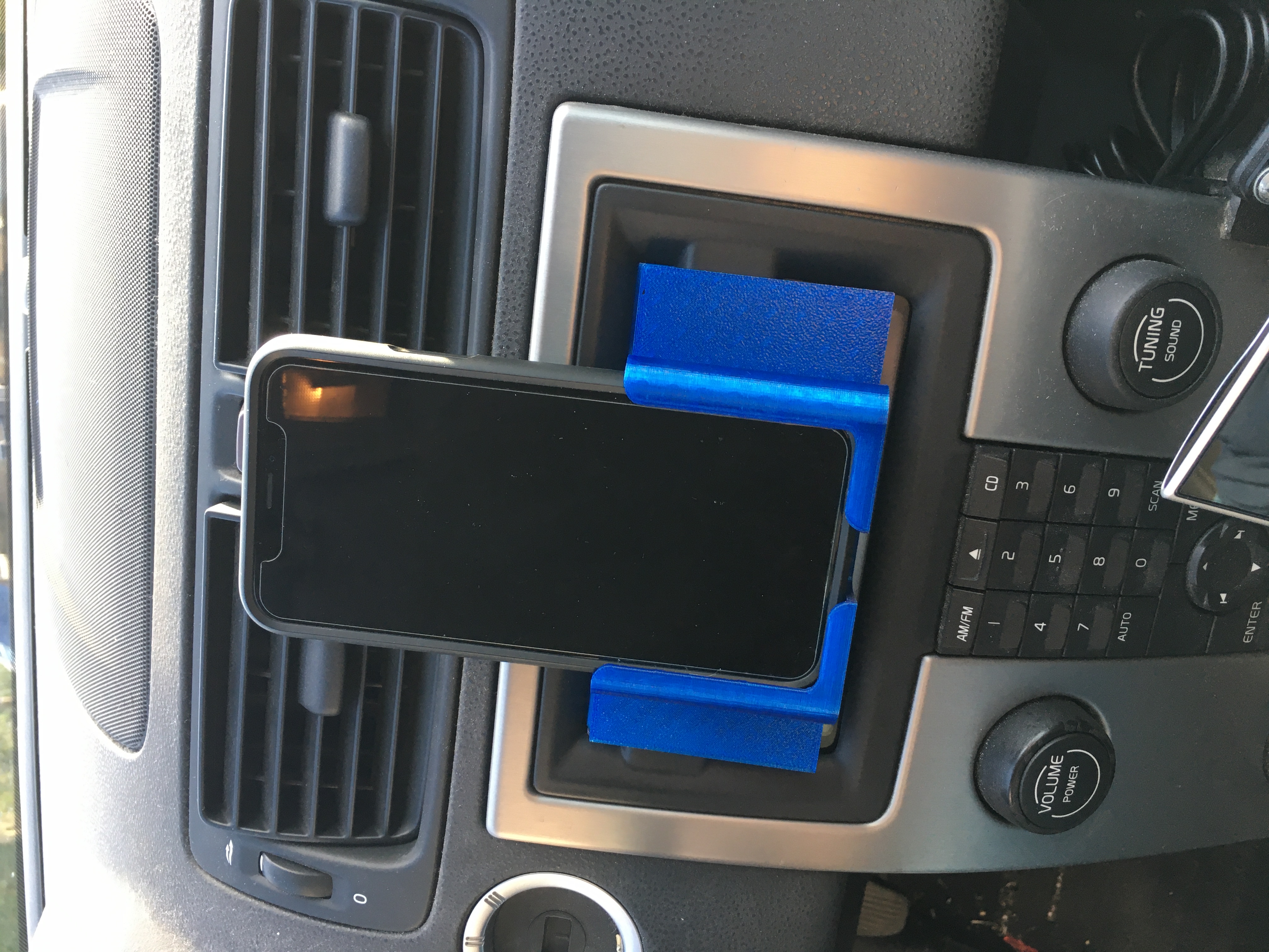 Volvo V50 CD phone holder