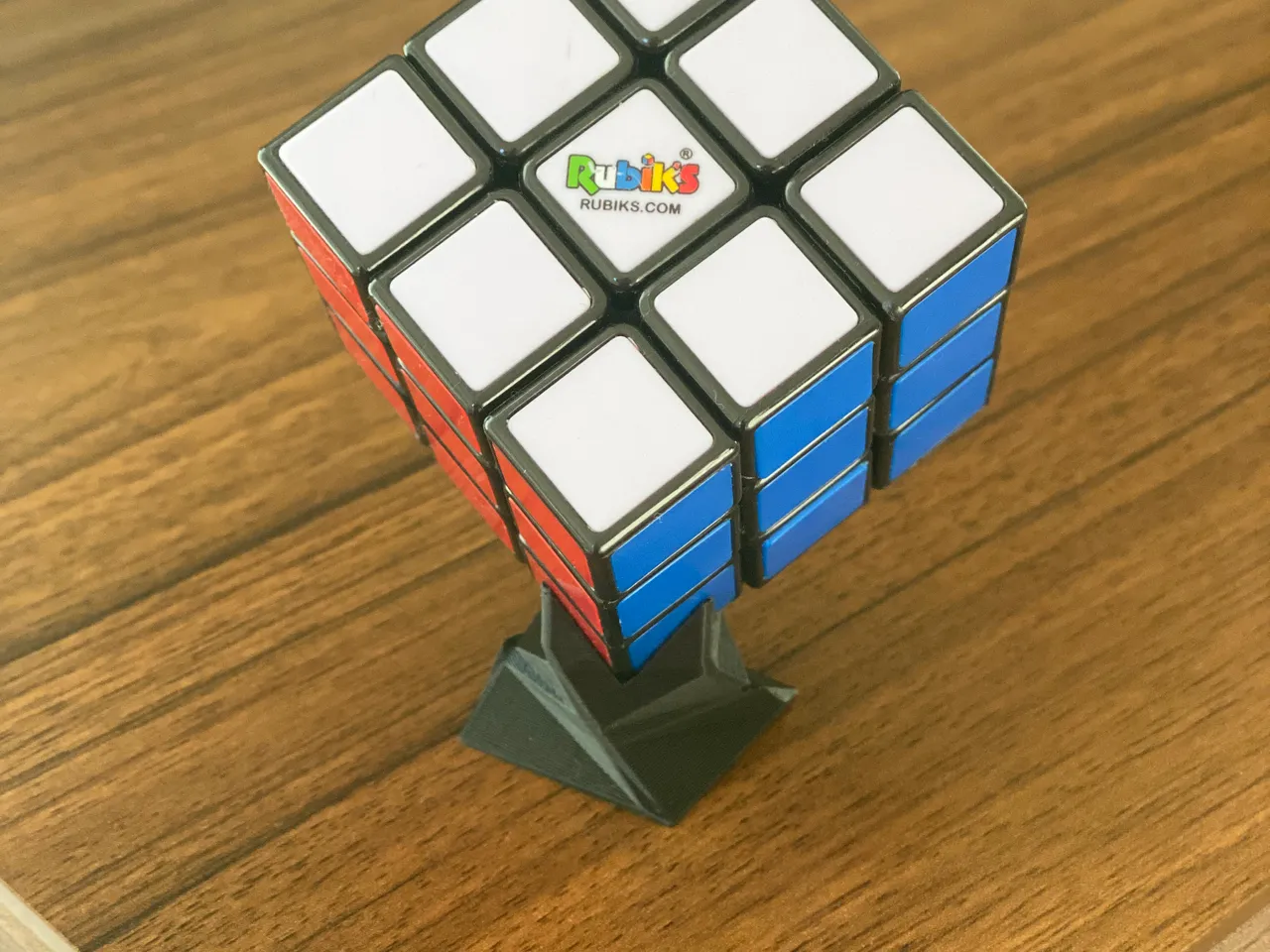 Rubik's cube stand by Shaunmull 