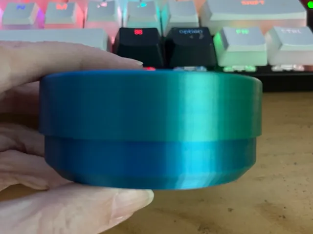 Small container with locking lid (threaded)