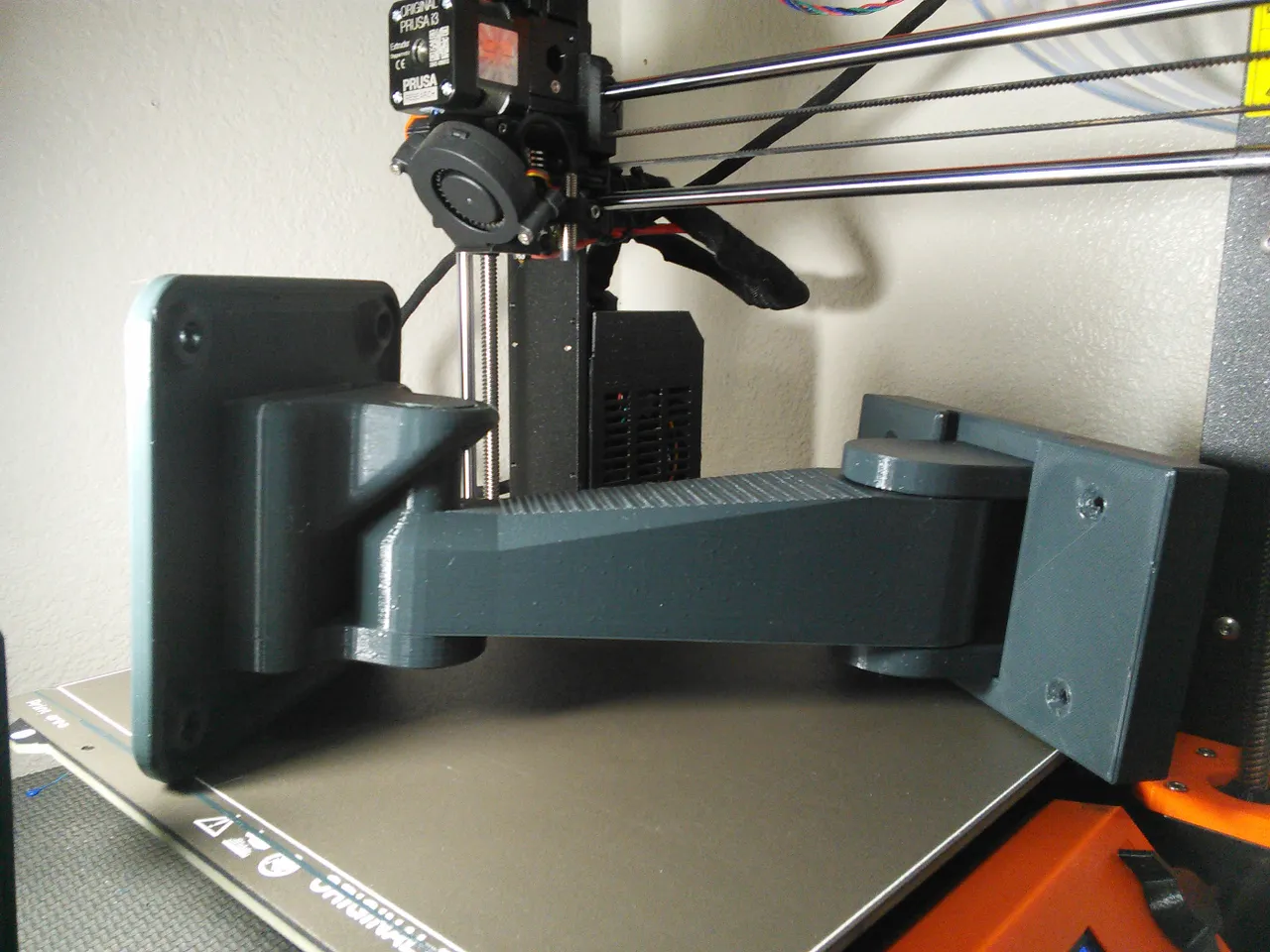 STL file PC Holder / Soporte PC 🖥️・3D printer model to download