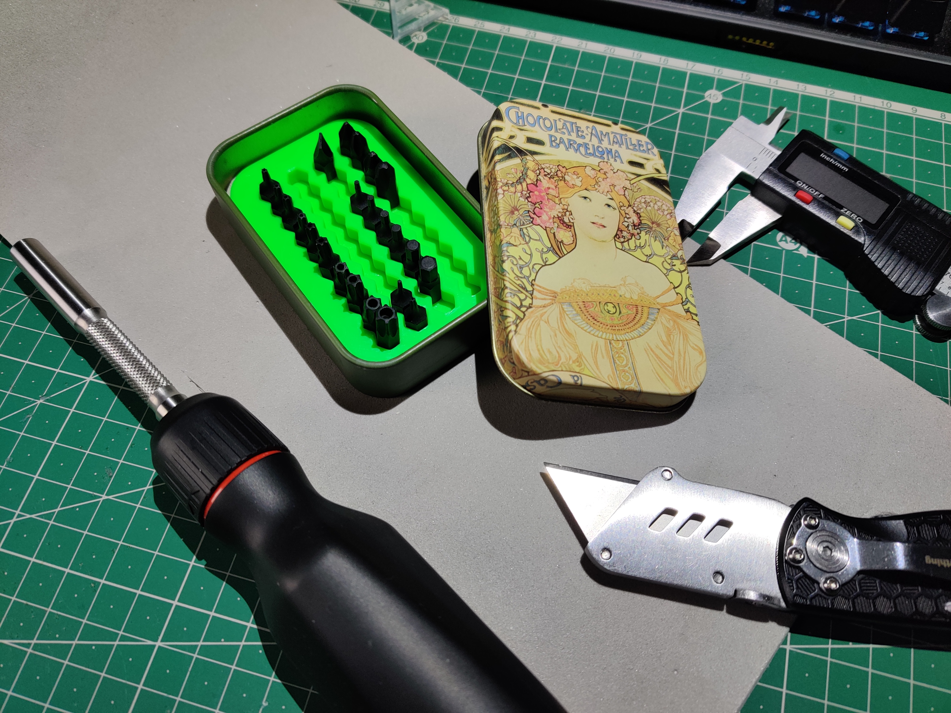 Chocolate tin LTT bit case