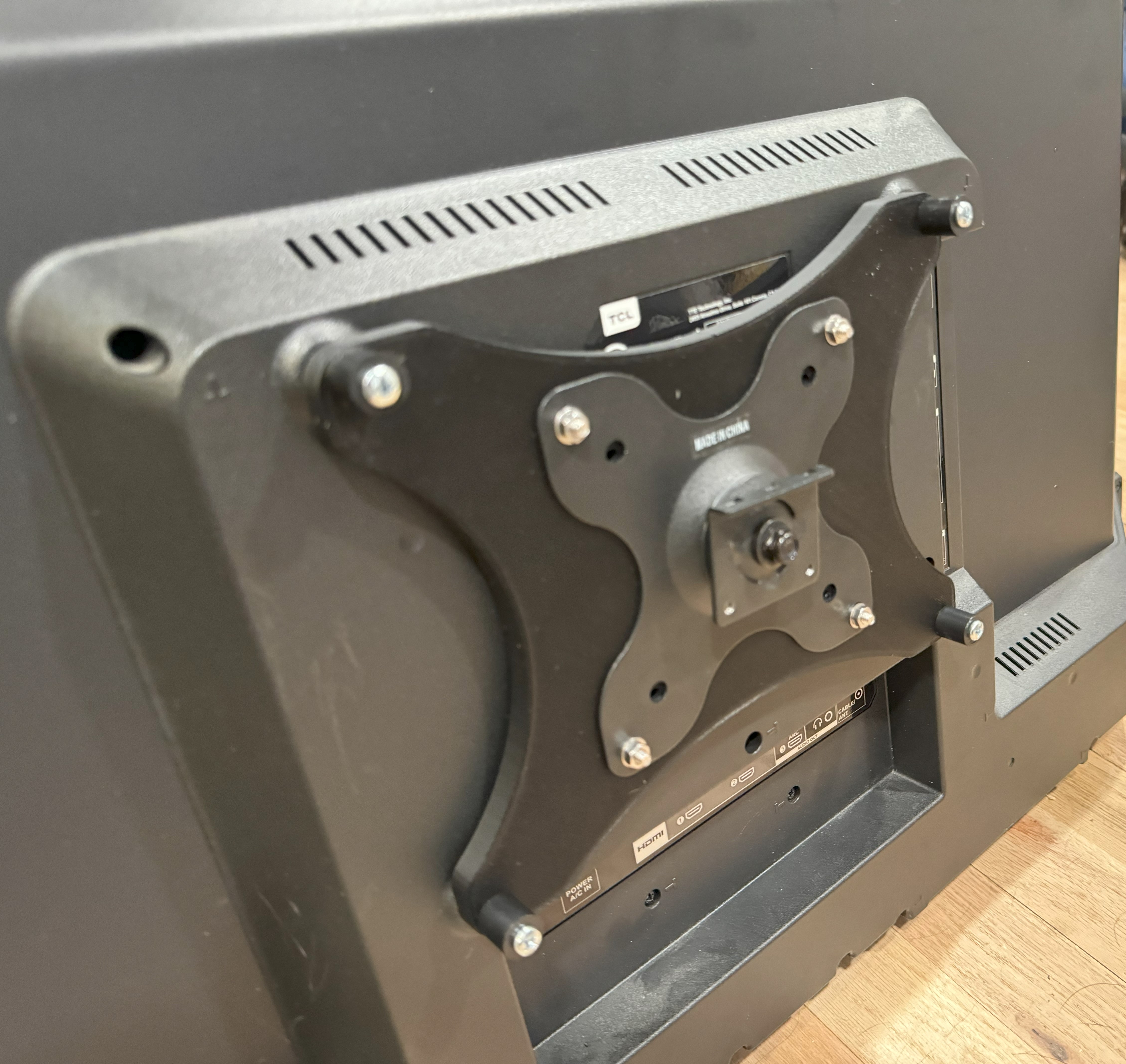 200x150 to 100x100, 75x75 VESA TV Mount Adapter