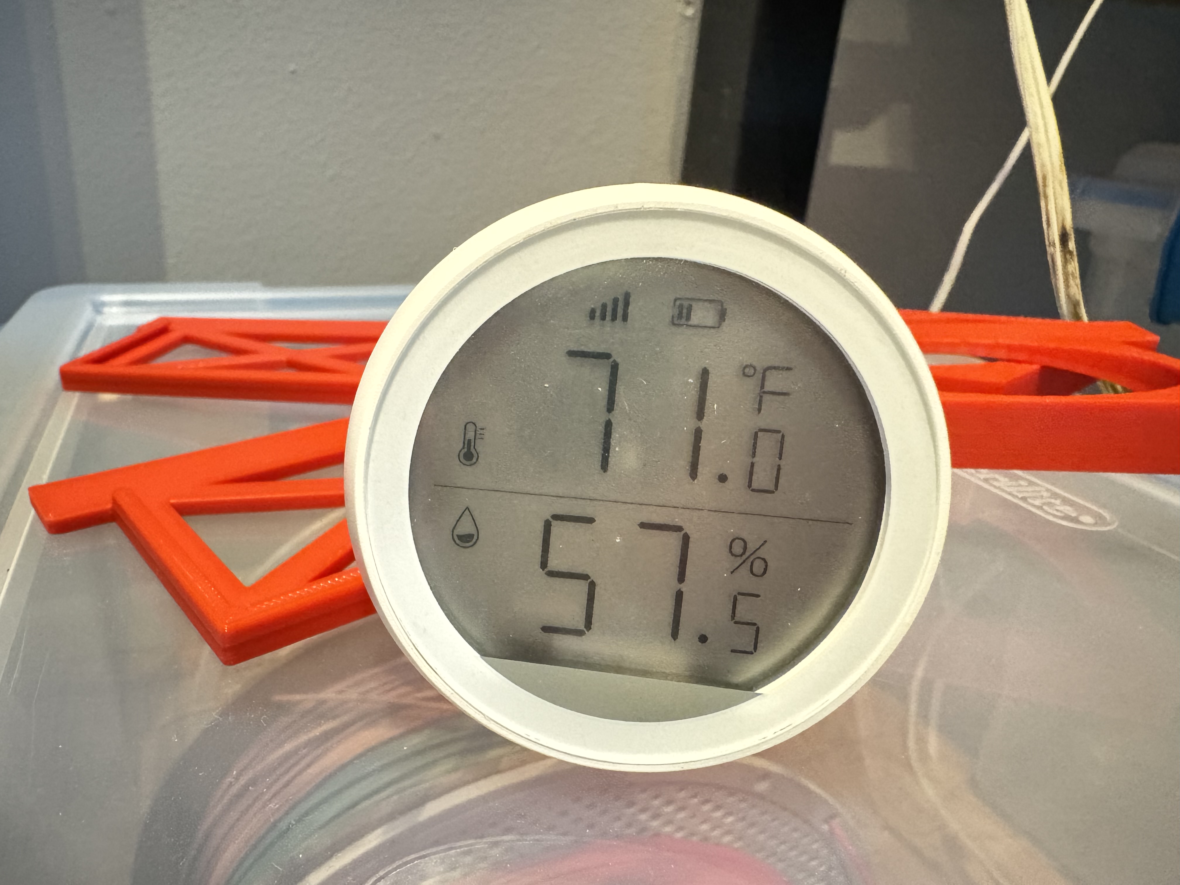Zigbee Hygrometer holder for Sterilite 20qt box by yashrg Download