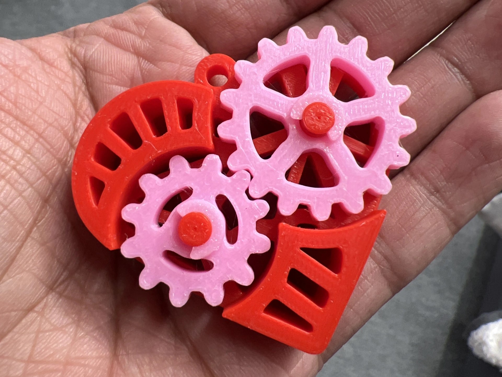 Heart gear Keychain and fidget toy V2 by Spike Mix | Download free STL